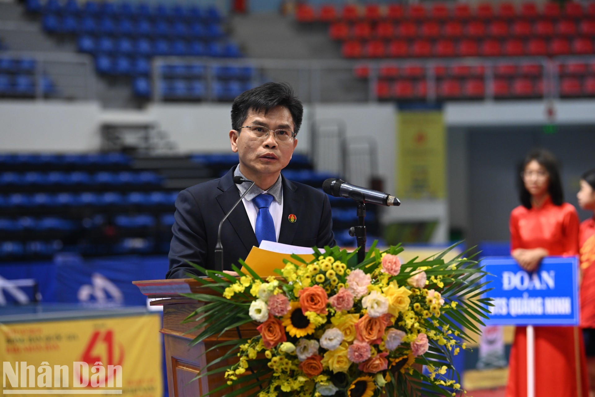Un representante de la empresa patrocinadora del certamen.
