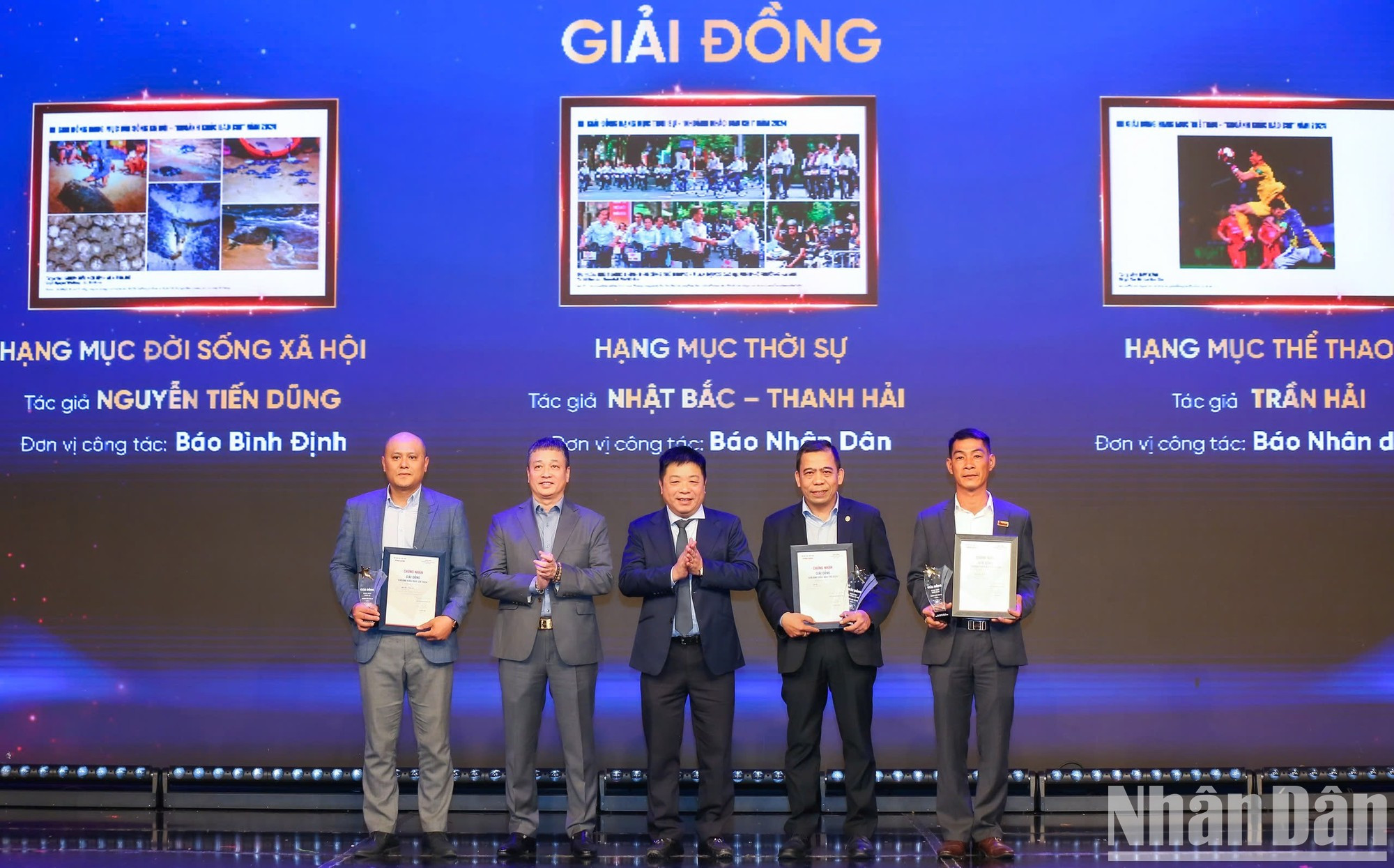 Entrega de los premios de bronce. Entrega de los premios de bronce.