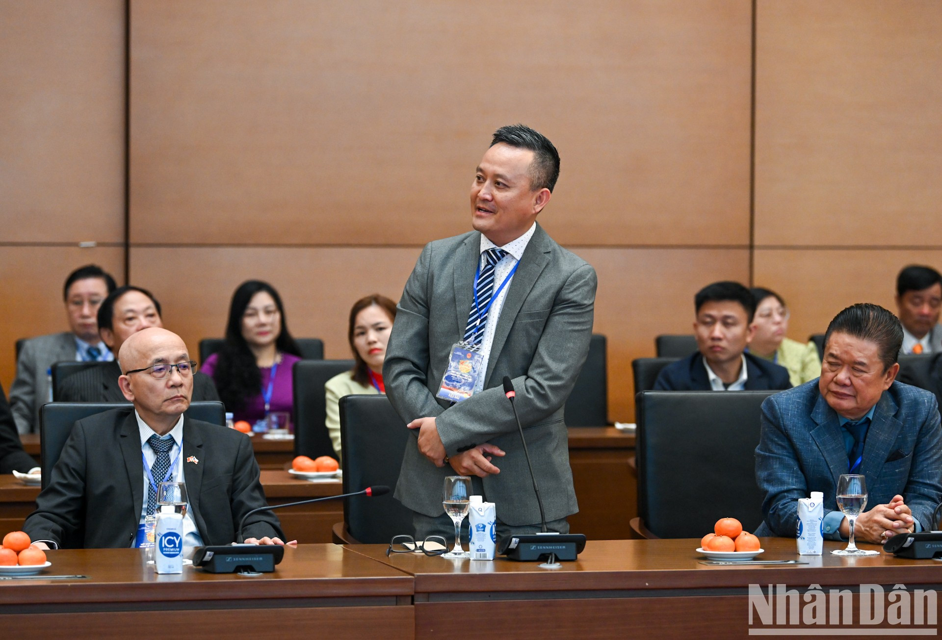 Ly Hoang Duy, vietnamita radicado en Australia, aporta opiniones. Ly Hoang Duy, vietnamita radicado en Australia, aporta opiniones.