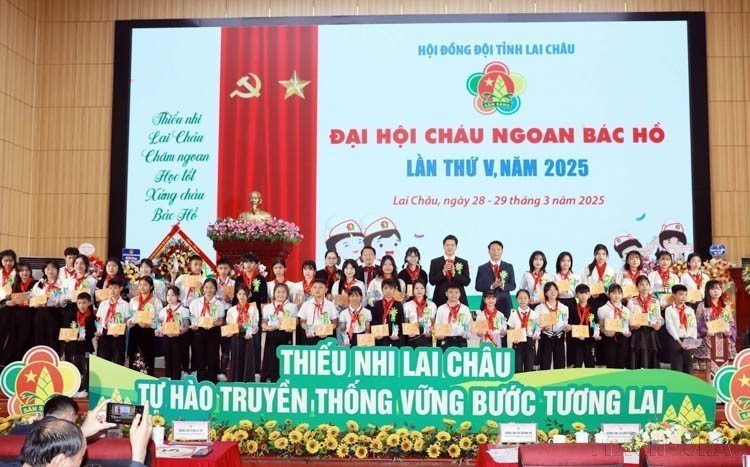 Entregan certificados de Niños Buenos del Tío Ho a nivel provincial para el período 2020-2025.