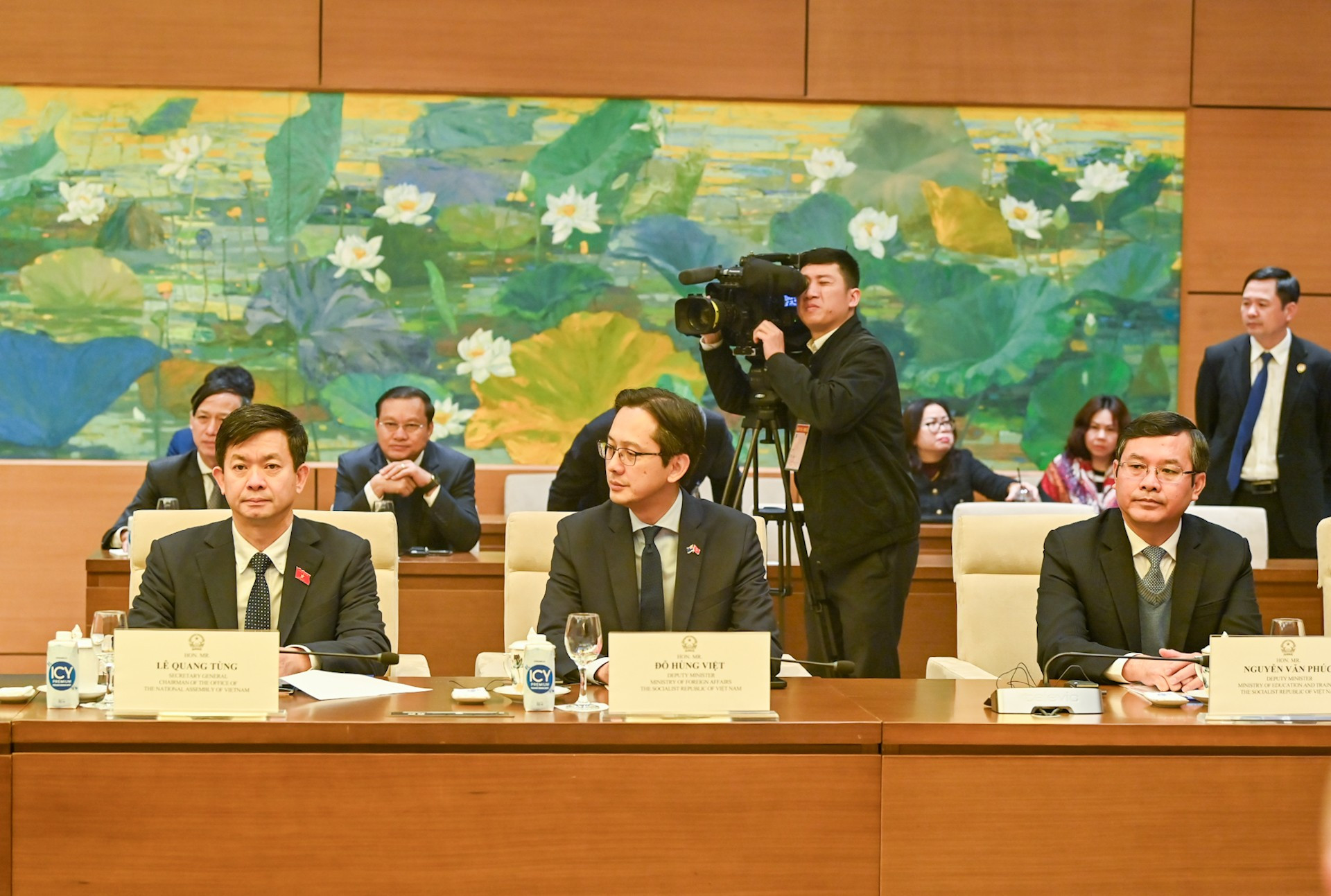 Funcionarios vietnamitas en la cita. Funcionarios vietnamitas en la cita.