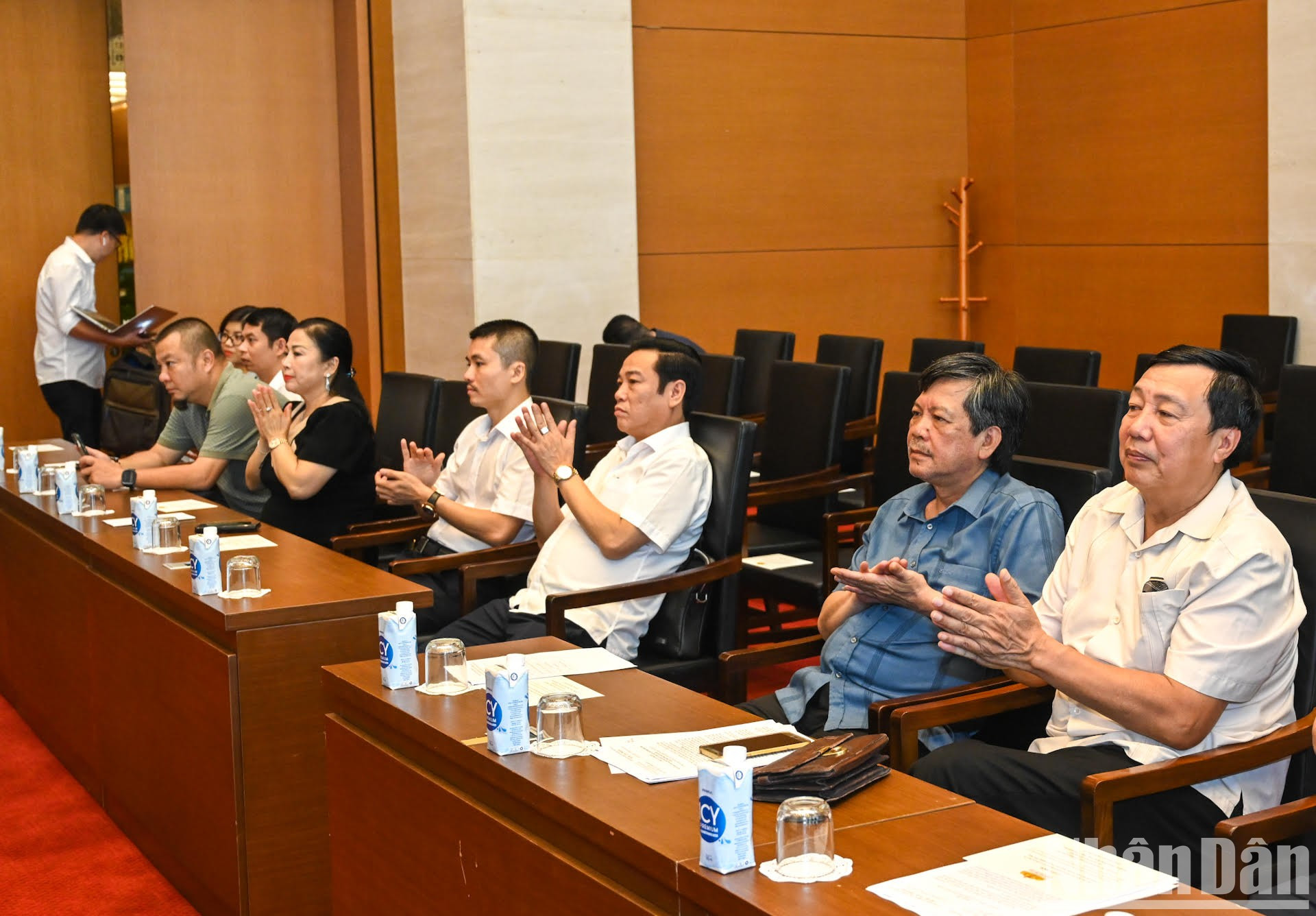 Ejecutivos de agencias periodísticas y otros delegados al evento.