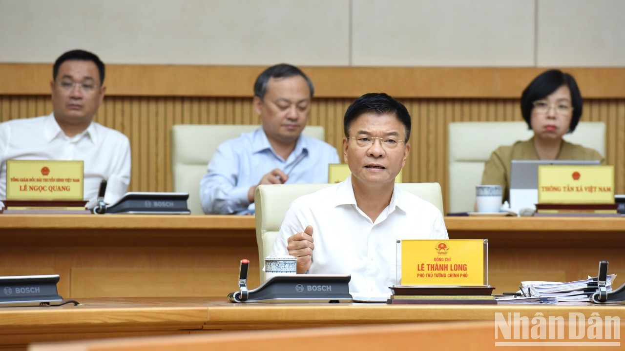 El vicepremier Le Thanh Long aporta opiniones. El vicepremier Le Thanh Long aporta opiniones.