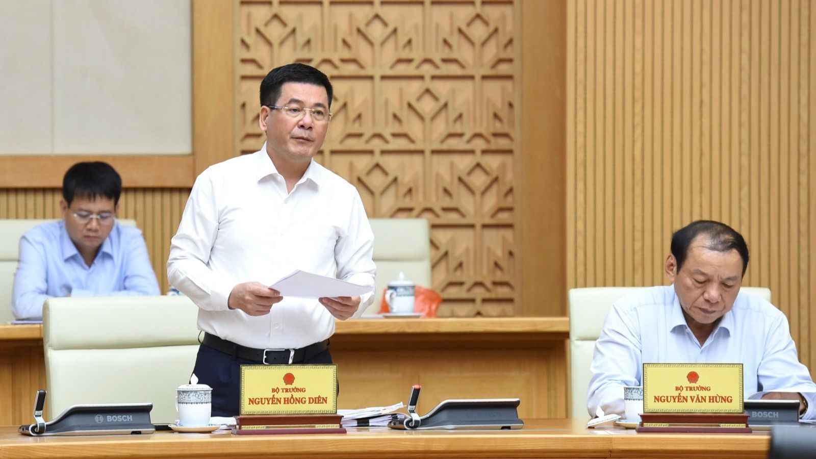 El ministro de Industria y Comercio, Nguyen Hong Dien. El ministro de Industria y Comercio, Nguyen Hong Dien.