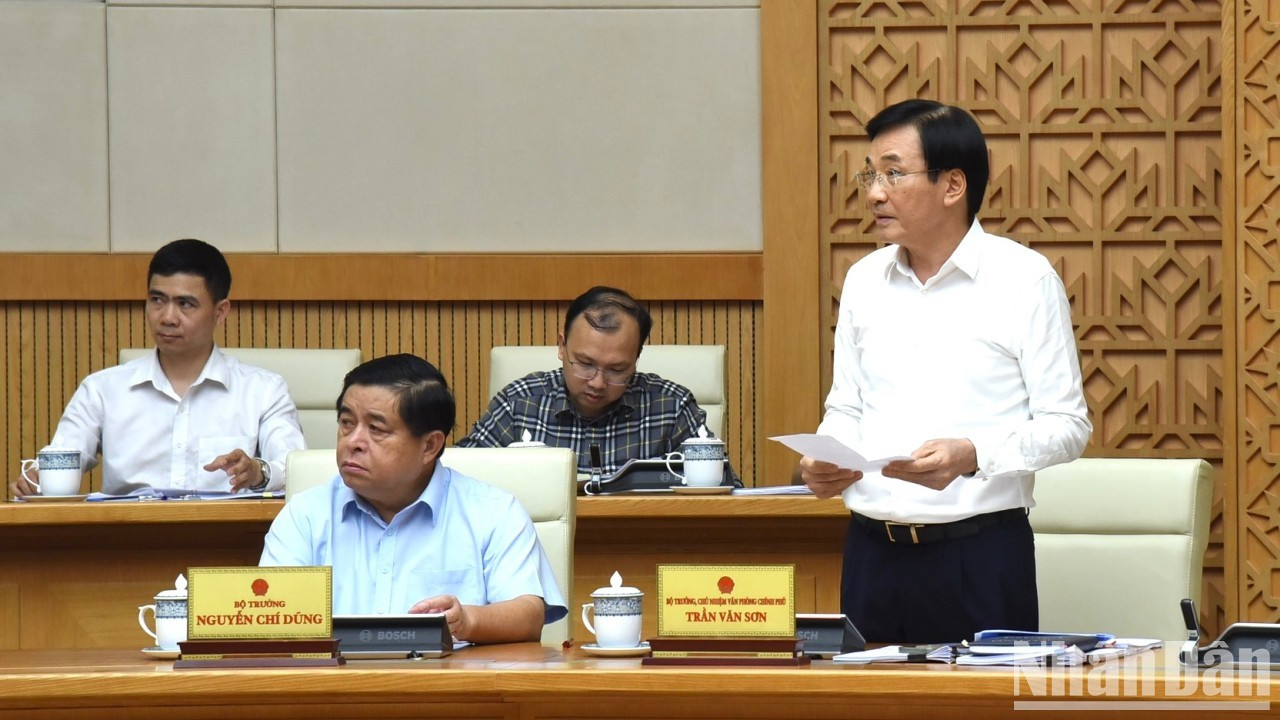 El ministro y jefe de la Oficina Gubernamental, Tran Van Son. El ministro y jefe de la Oficina Gubernamental, Tran Van Son.