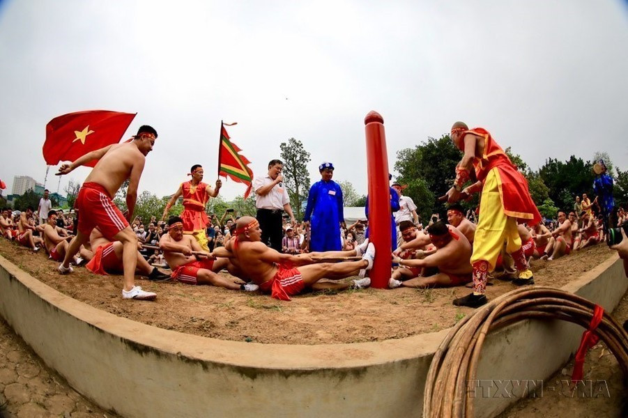 La Unesco ha inscrito el «ritual y juego de la soga» en la Lista Representativa del Patrimonio Cultural Inmaterial de la Humanidad de cuatro provincias y ciudades vietnamitas: Lao Cai, Vinh Phuc, Bac Ninh y Hanói.