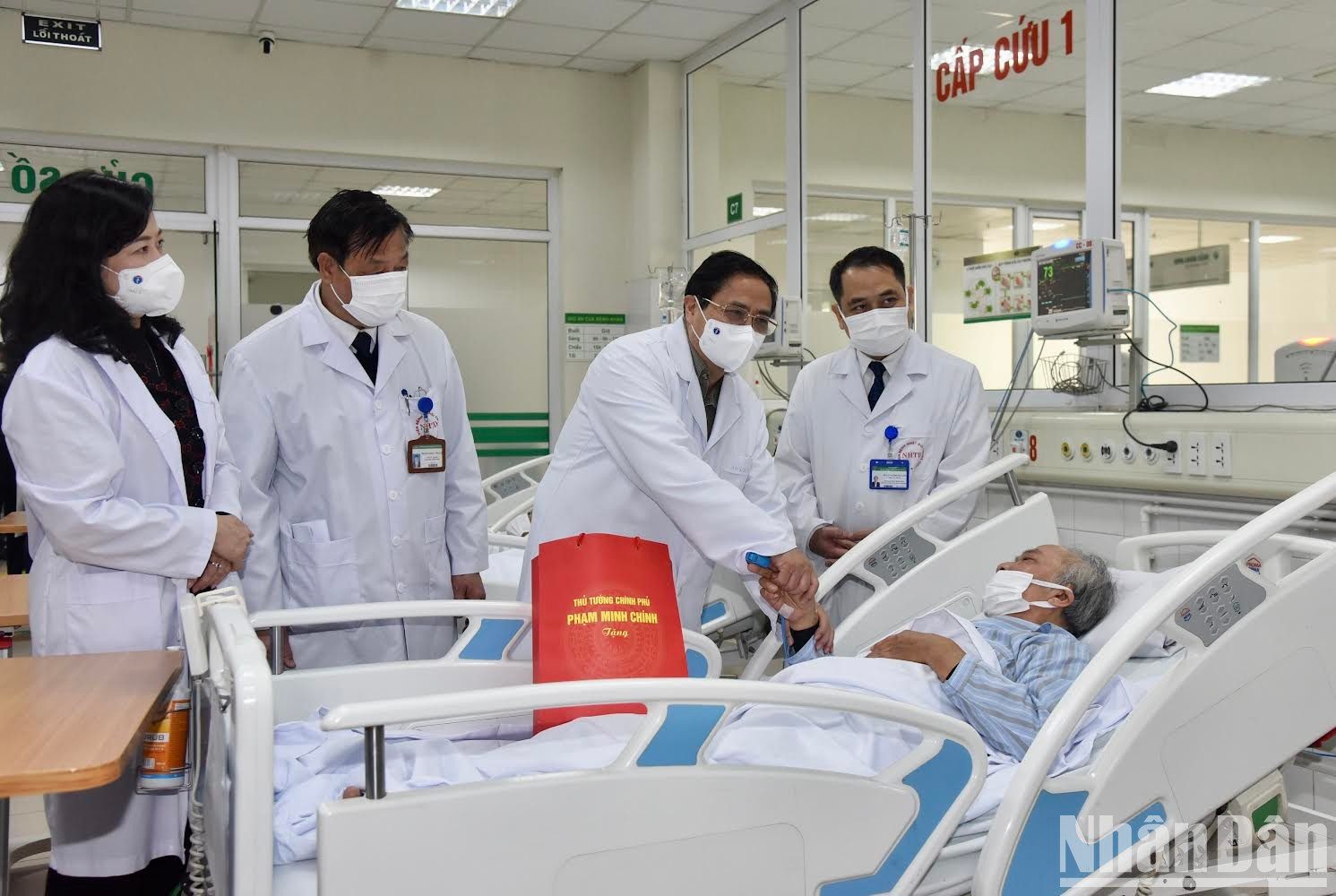 El jefe de Gobierno visita a pacientes internados en el nosocomio. El jefe de Gobierno visita a pacientes internados en el nosocomio.