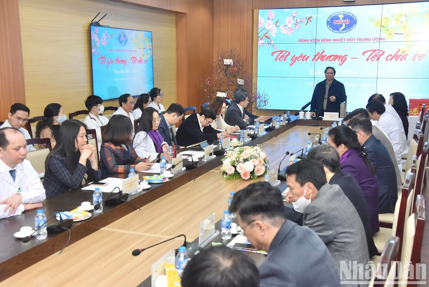 Escena de la reunión. Escena de la reunión.