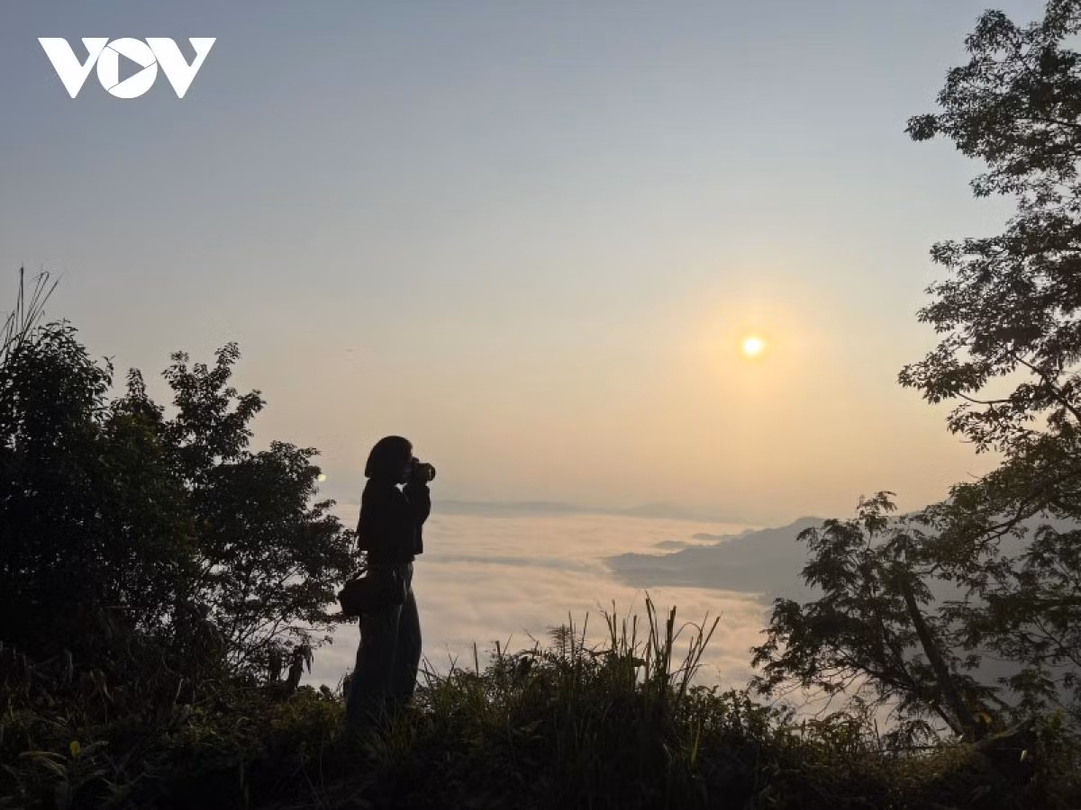Al llegar a Don Den, los aventureros pueden “cazar nubes” y probar el vuelo en parapente.