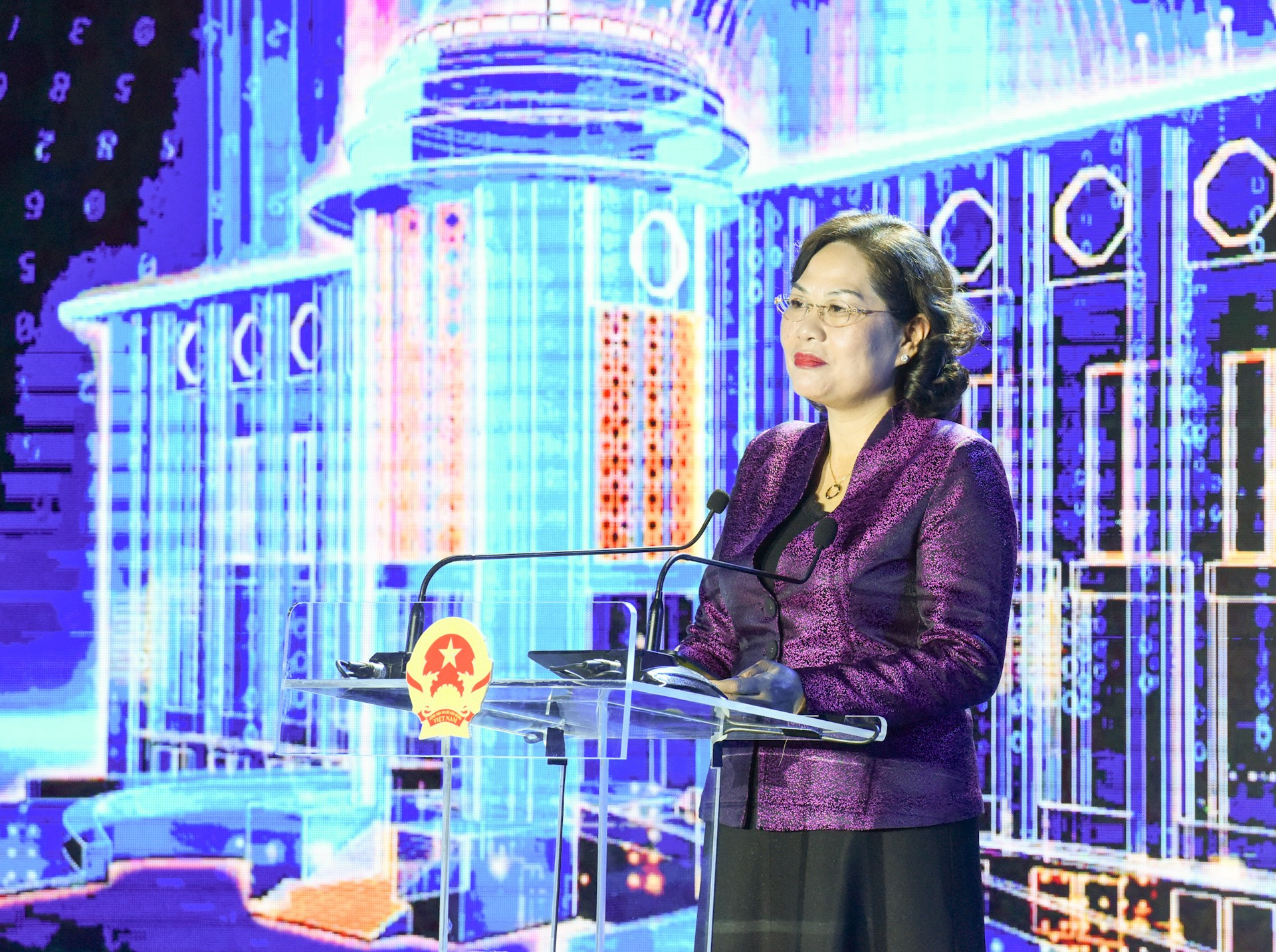 La gobernadora del Banco Estatal de Vietnam, Nguyen Thi Hong, interviene en el evento. La gobernadora del Banco Estatal de Vietnam, Nguyen Thi Hong, interviene en el evento.