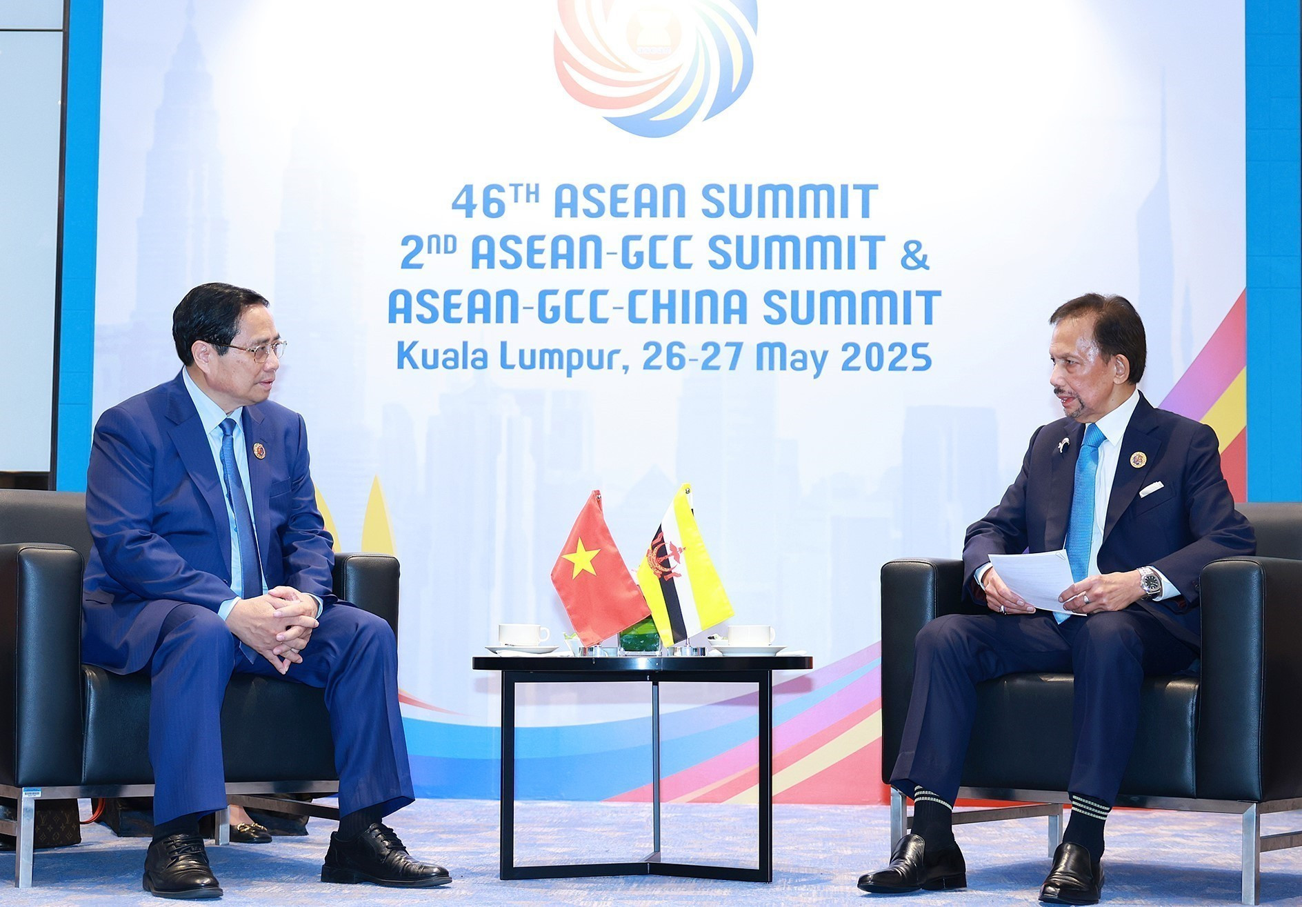 El premier Pham Minh Chinh se entrevista con el sultán Hassanal Bolkiah.