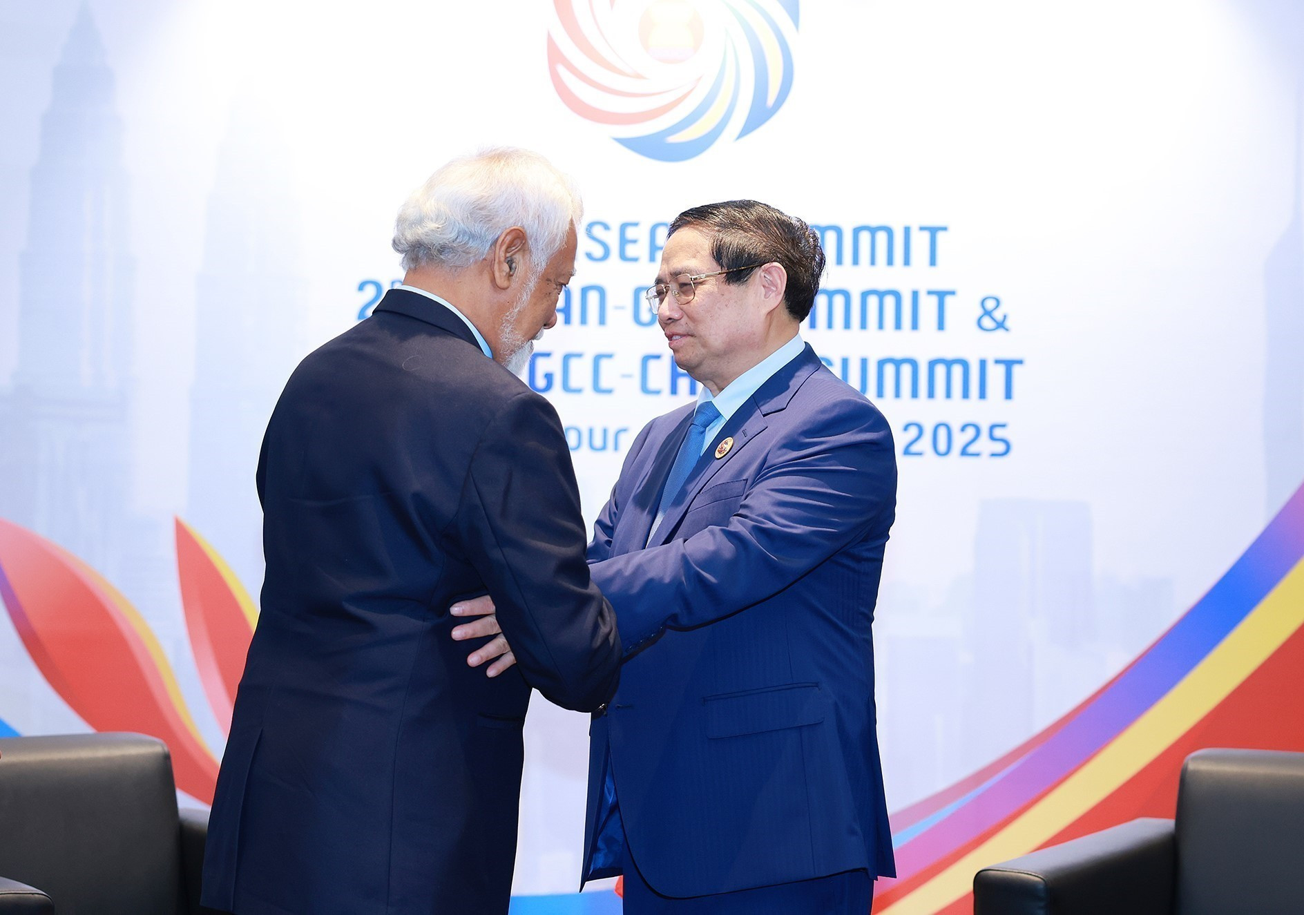 El primer ministro de Vietnam, Pham Minh Chinh, se reúne con su homólogo de Timor Oriental, Xanana Gusmao.