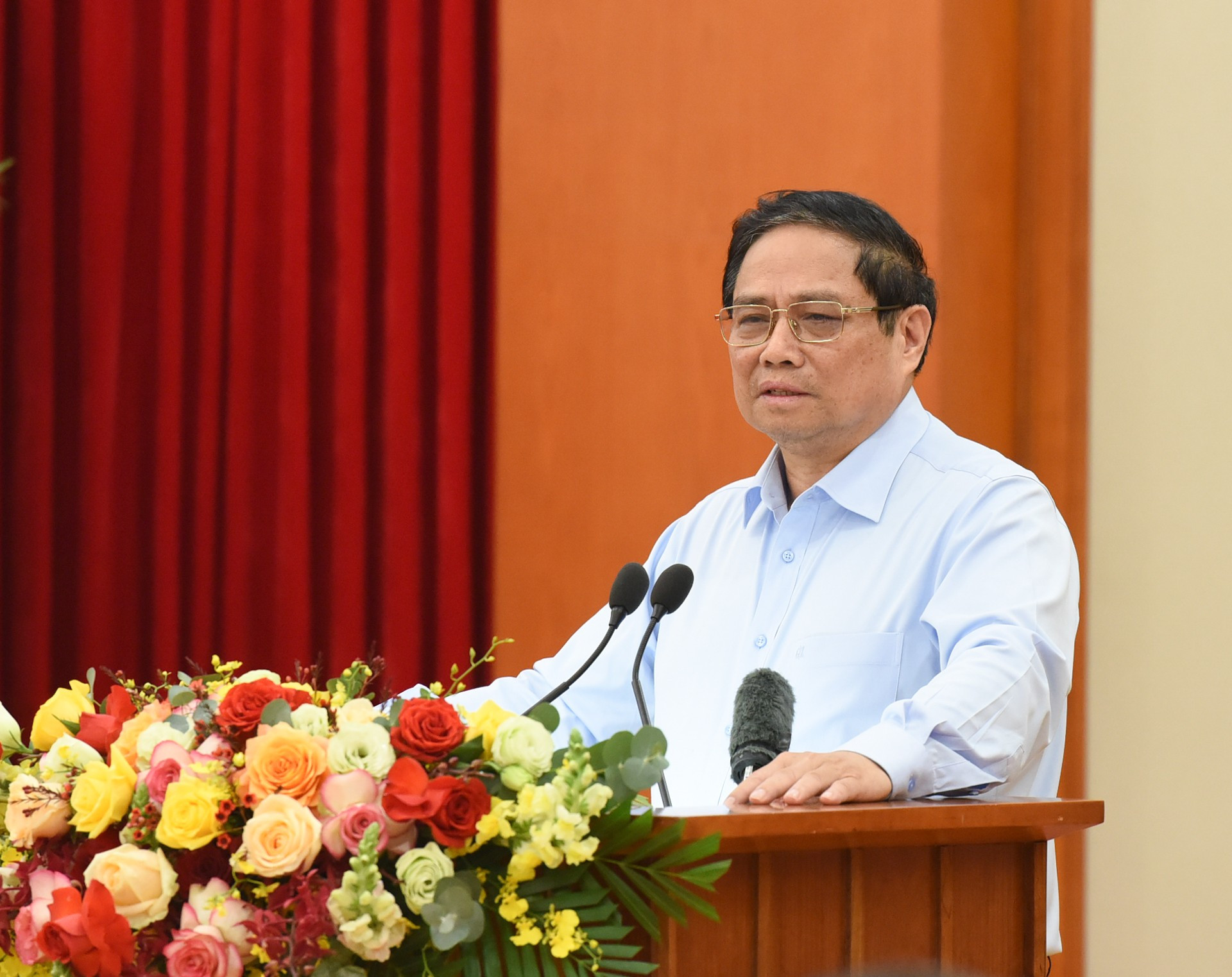 El primer ministro del país, Pham Minh Chinh, quien también es jefe del mencionado subcomité, interviene. El primer ministro del país, Pham Minh Chinh, quien también es jefe del mencionado subcomité, interviene.