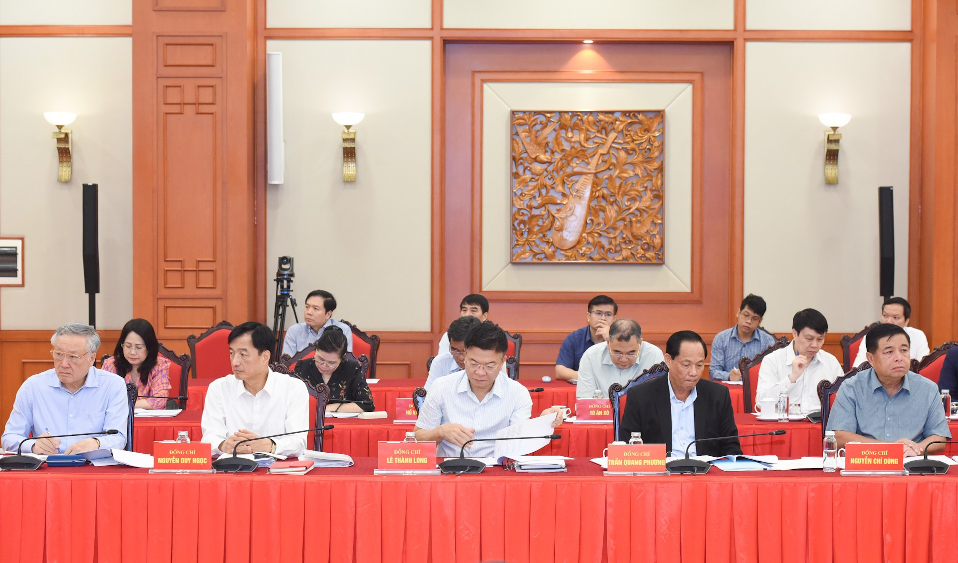 Miembros del Subcomité Socioeconómico del XIV Congreso Nacional del PCV. Miembros del Subcomité Socioeconómico del XIV Congreso Nacional del PCV.