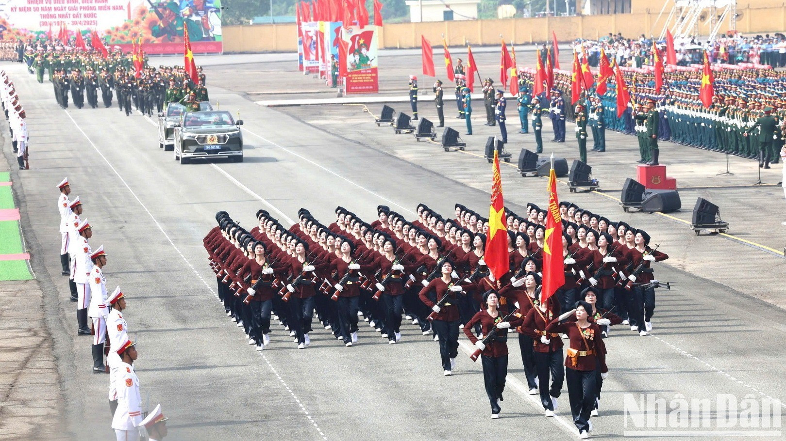 Se trata del segundo ensayo conjunto de las 36 unidades. Participan más de 13 mil oficiales y soldados, bajo la conducción del general Nguyen Tan Cuong, miembro del Comité Central del Partido y de la Junta Permanente de la Comisión Militar Central, jefe del Estado Mayor General del Ejército Popular de Vietnam y viceministro de Defensa. Se trata del segundo ensayo conjunto de las 36 unidades. Participan más de 13 mil oficiales y soldados, bajo la conducción del general Nguyen Tan Cuong, miembro del Comité Central del Partido y de la Junta Permanente de la Comisión Militar Central, jefe del Estado Mayor General del Ejército Popular de Vietnam y viceministro de Defensa.