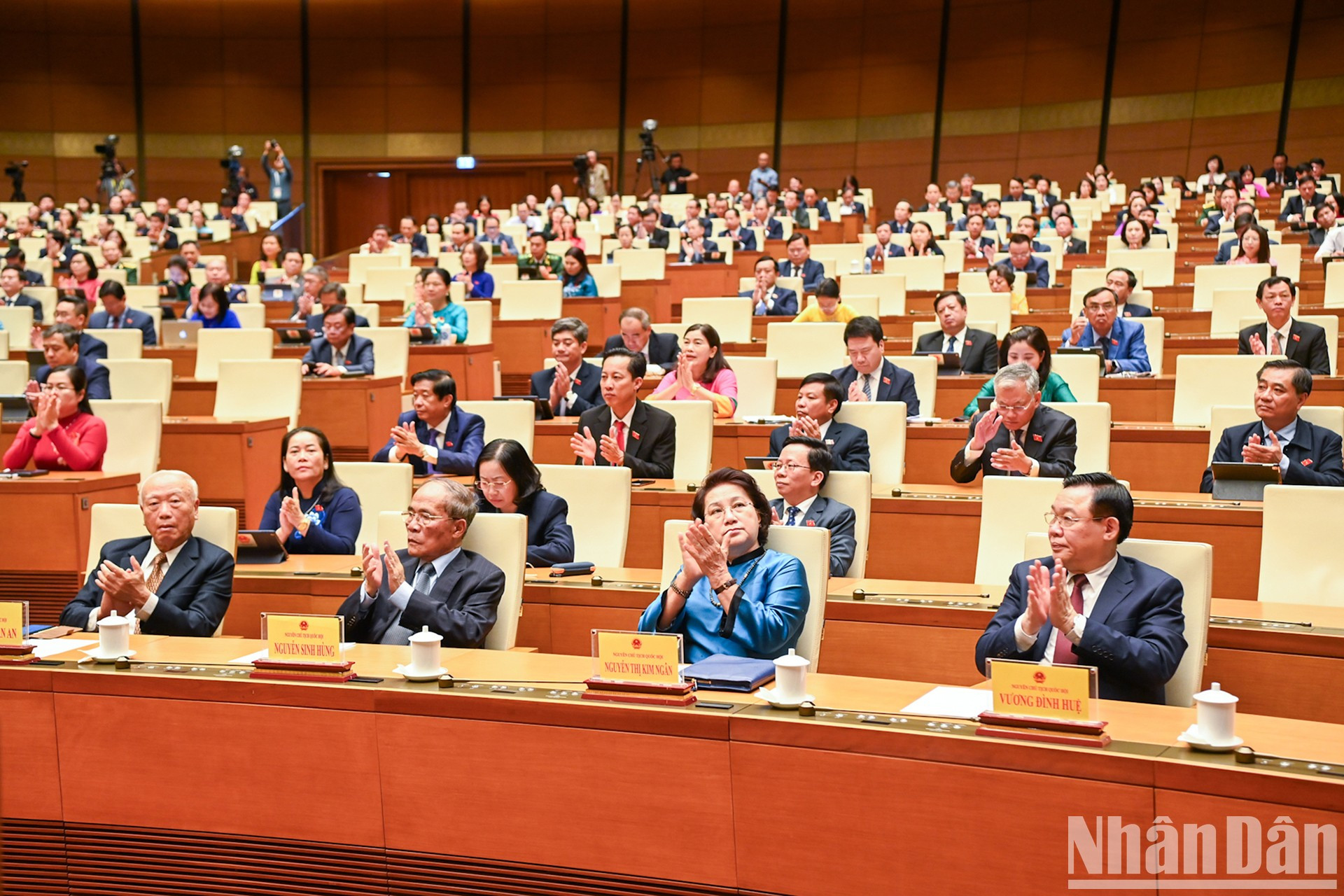 (De la izquierda a la derecha, primera fila) Los expresidentes de la Asamblea Nacional Nguyen Van An, Nguyen Sinh Hung, Nguyen Thi Kim Ngan y Vuong Dinh Hue. (De la izquierda a la derecha, primera fila) Los expresidentes de la Asamblea Nacional Nguyen Van An, Nguyen Sinh Hung, Nguyen Thi Kim Ngan y Vuong Dinh Hue.