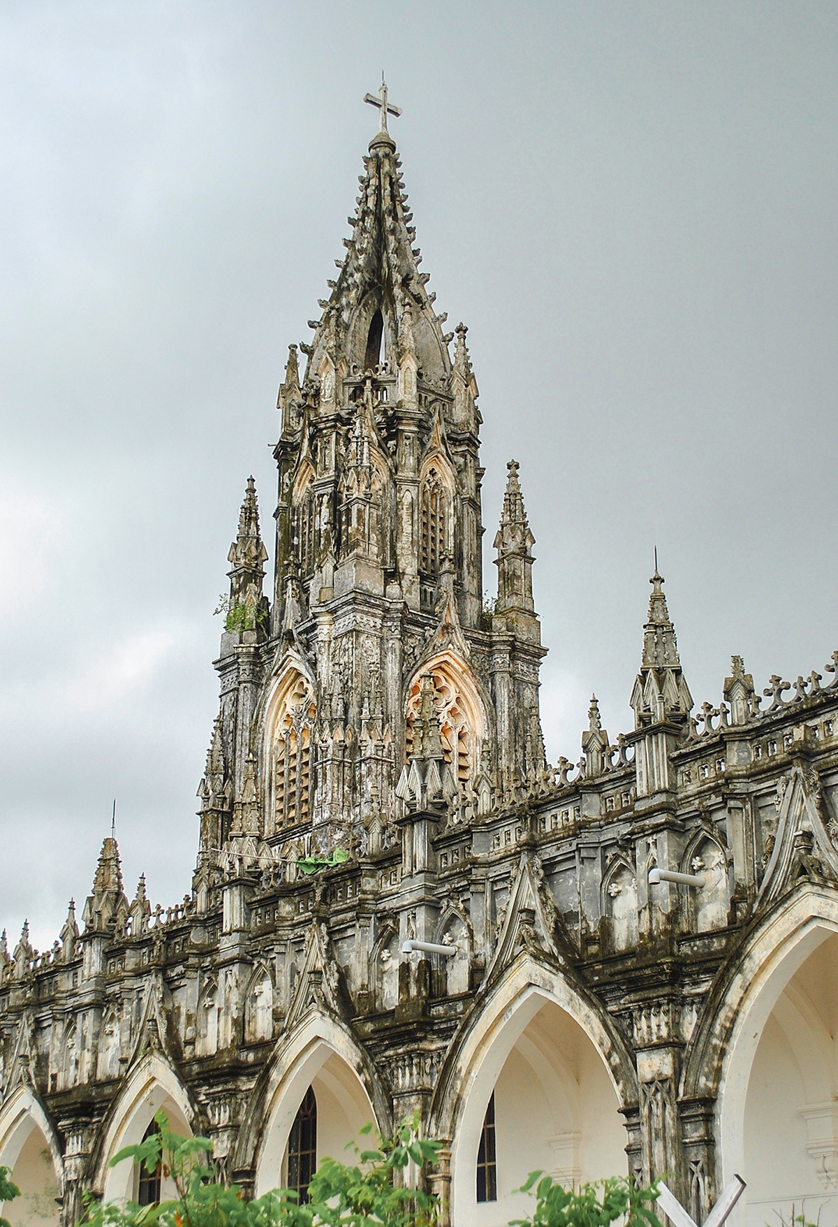 Dañado por la guerra y el tiempo, el lugar sagrado ha sido objeto de numerosas reparaciones, entre estas la de 1995, financiada por la población local. (Foto de archivo tomada en 2010). Dañado por la guerra y el tiempo, el lugar sagrado ha sido objeto de numerosas reparaciones, entre estas la de 1995, financiada por la población local. (Foto de archivo tomada en 2010).
