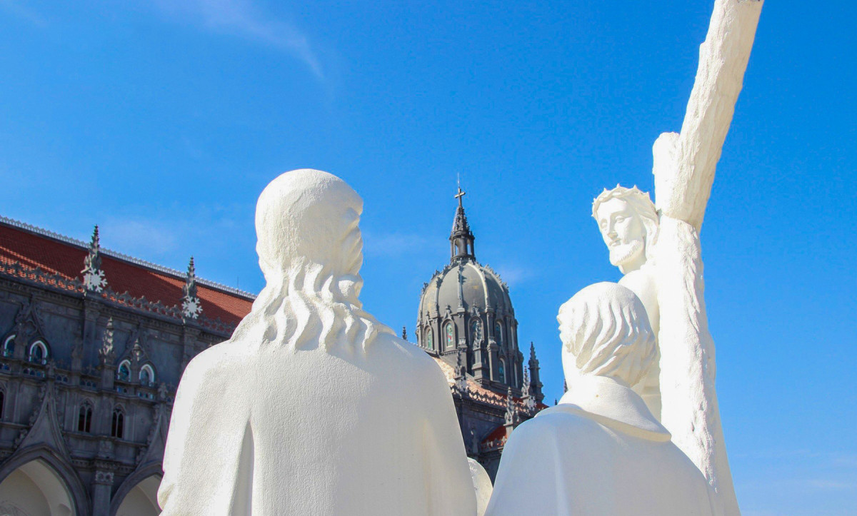 Además, los visitantes pueden conocer la vida en las aldeas pesqueras locales. En los últimos años los feligreses en Tra Co han contribuido con dinamismo a los movimientos de mantenimiento de la seguridad fronteriza y la defensa de la soberanía sagrada de la Patria. Además, los visitantes pueden conocer la vida en las aldeas pesqueras locales. En los últimos años los feligreses en Tra Co han contribuido con dinamismo a los movimientos de mantenimiento de la seguridad fronteriza y la defensa de la soberanía sagrada de la Patria.
