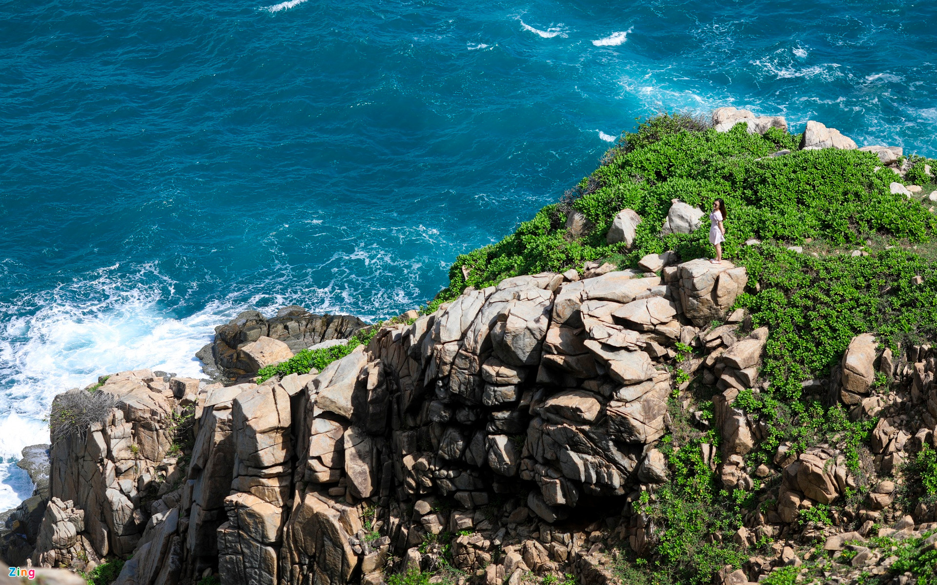 La naturaleza allí sobresale por majestuosas montañas bañadas por un mar cristalino. La naturaleza allí sobresale por majestuosas montañas bañadas por un mar cristalino.