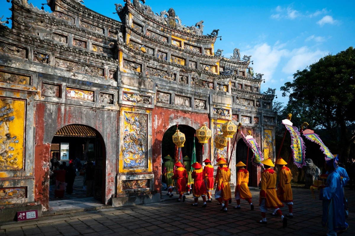 Además de The Mieu, el rito se celebrará en otras reliquias del Conjunto de Vestigios de la Ciudadela Imperial de Hue de aquí al 29 de diciembre lunar (28 de enero gregoriano).