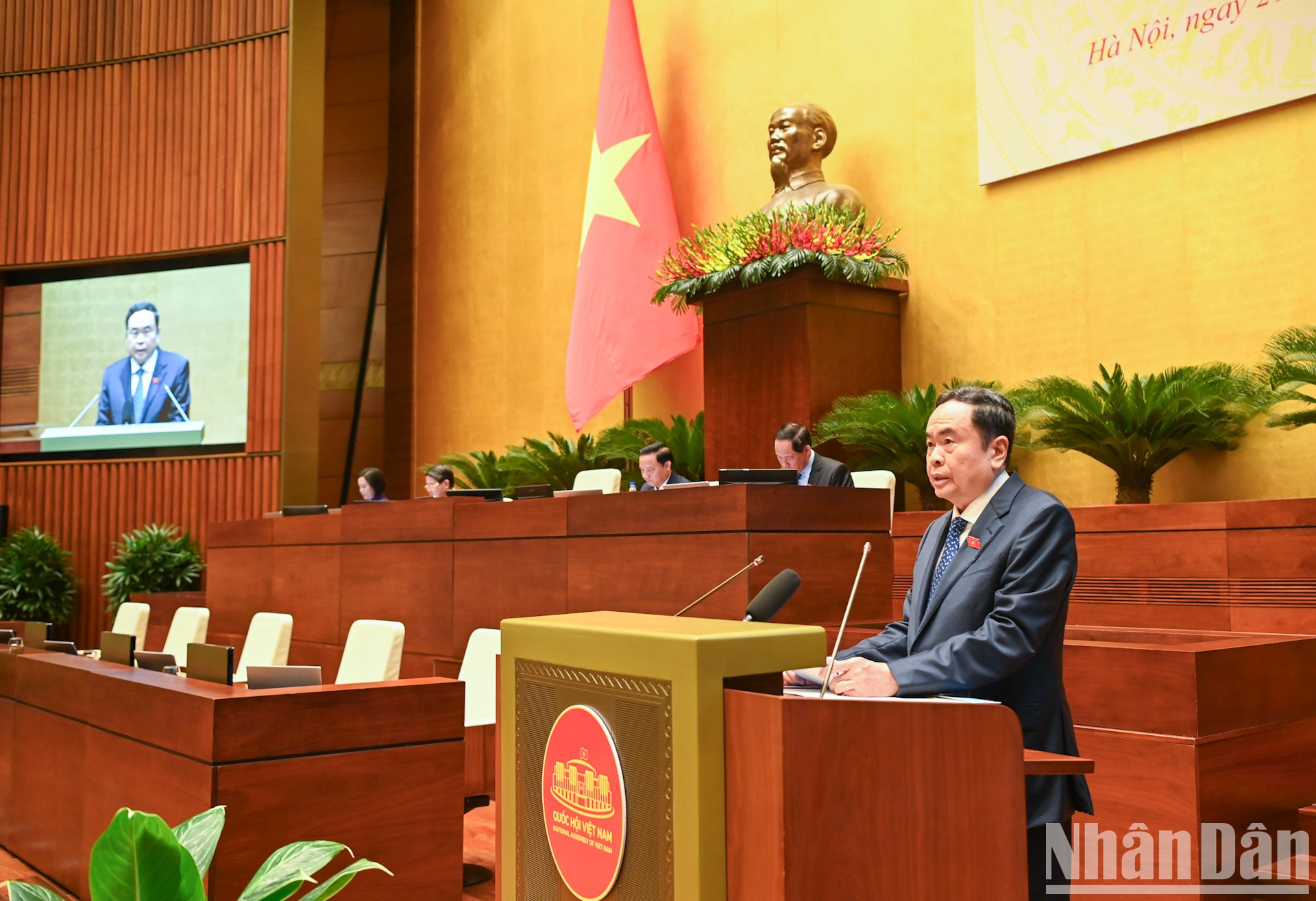 El presidente del Parlamento, Tran Thanh Man, pronuncia el discurso de clausura de la interpelación. El presidente del Parlamento, Tran Thanh Man, pronuncia el discurso de clausura de la interpelación.