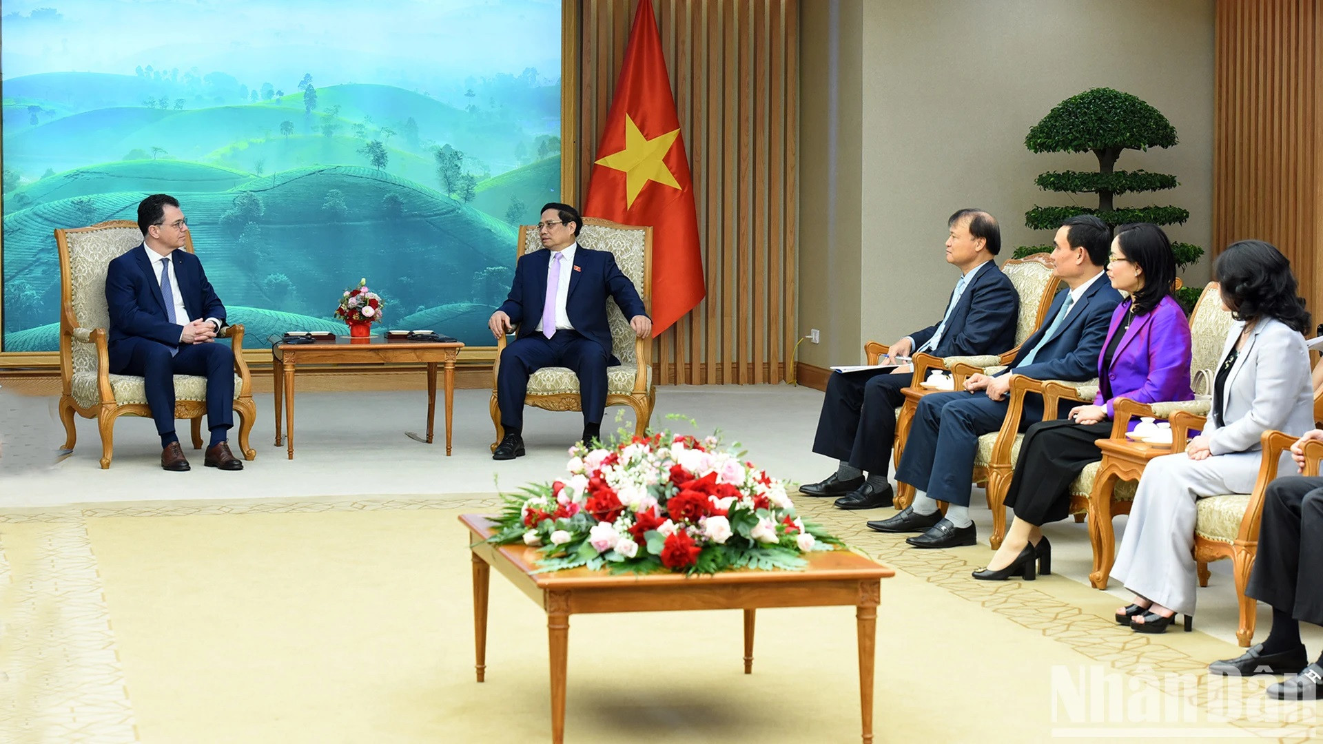 Representantes del Gobierno vietnamita. Representantes del Gobierno vietnamita.
