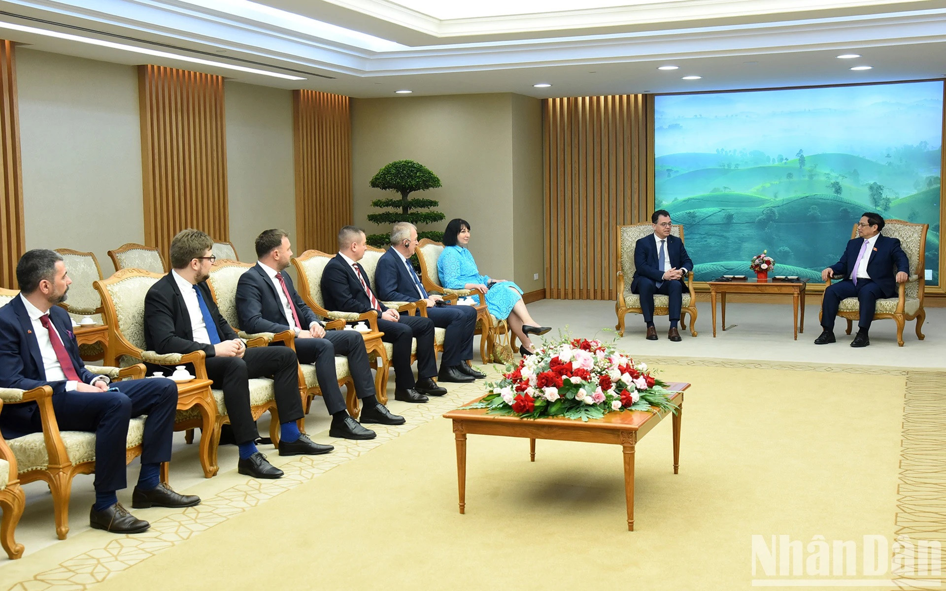 Los miembros de la delegación rumana. Los miembros de la delegación rumana.