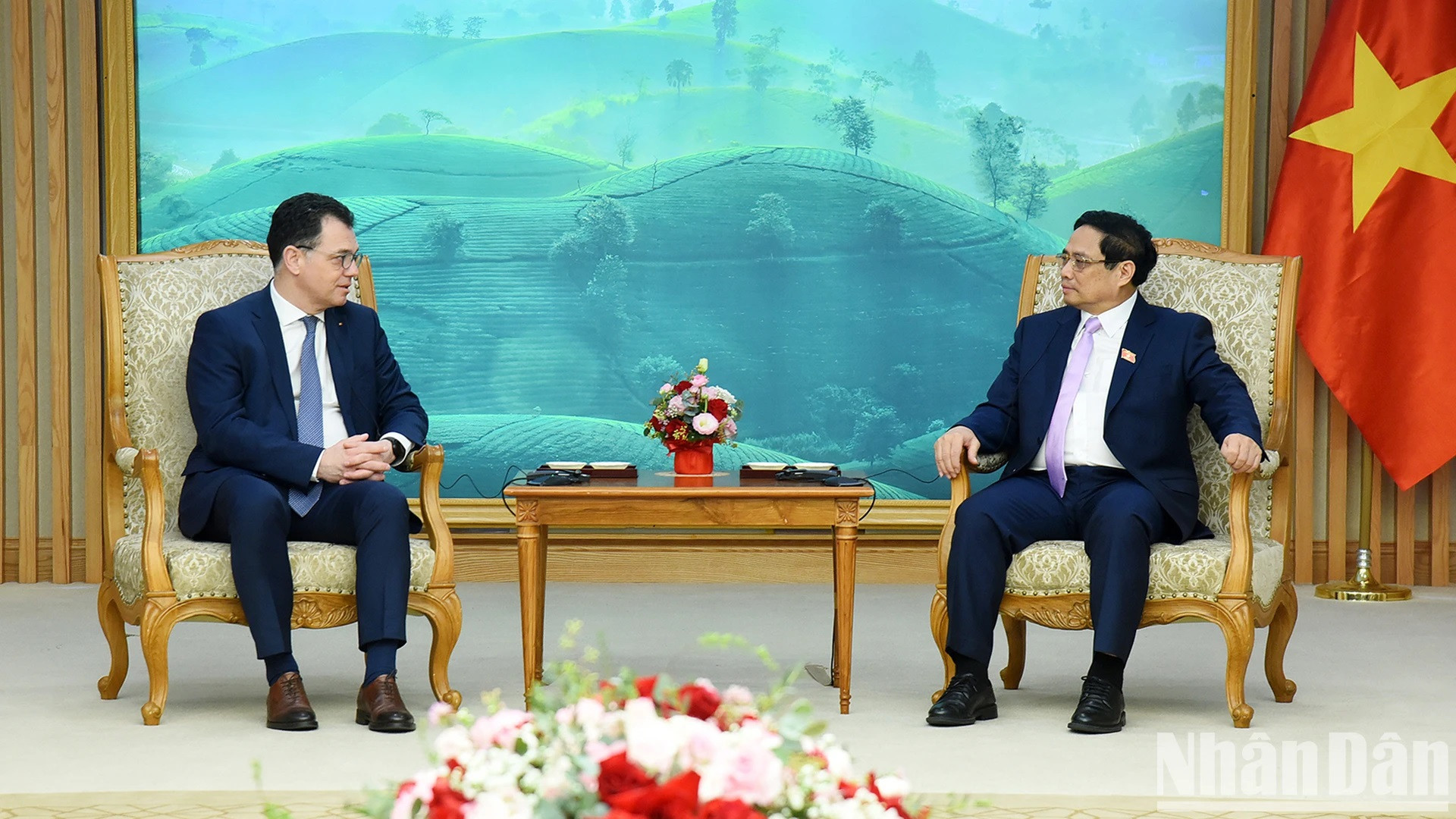 El funcionario rumano se encuentra de visita de trabajo en Vietnam. El funcionario rumano se encuentra de visita de trabajo en Vietnam.