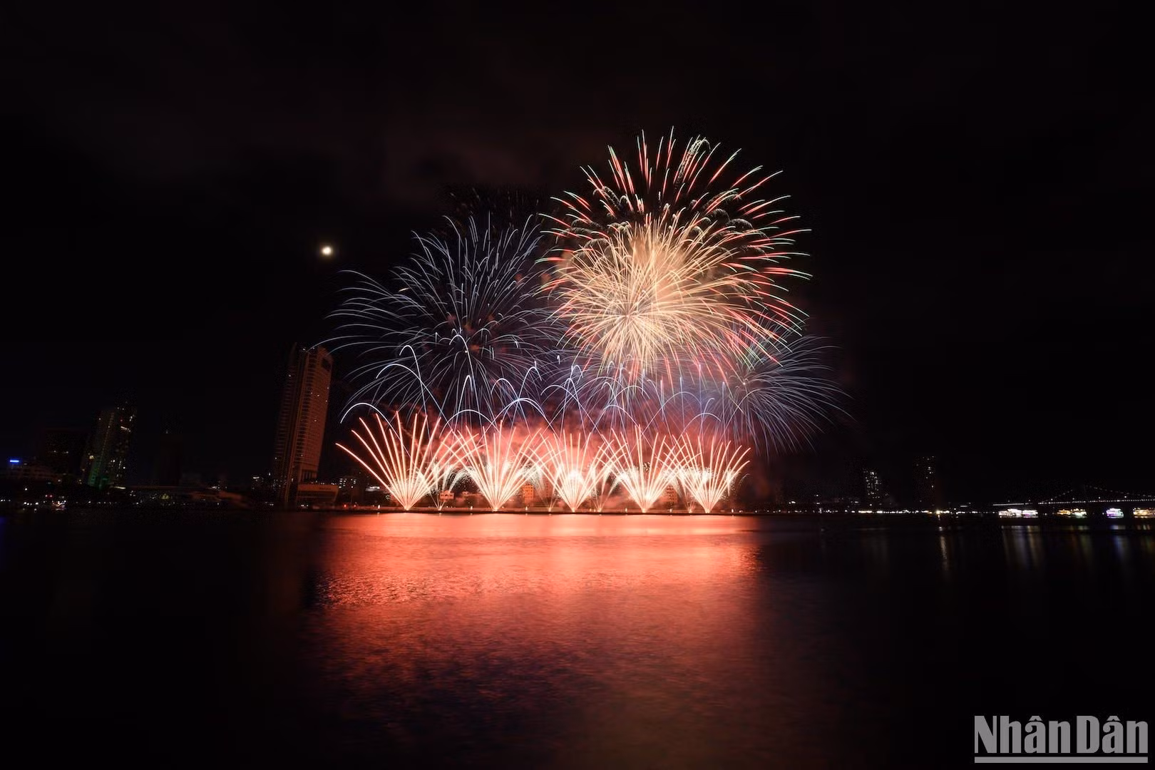 Espectáculo del equipo Joho Pyro Professional Fireworks AB.