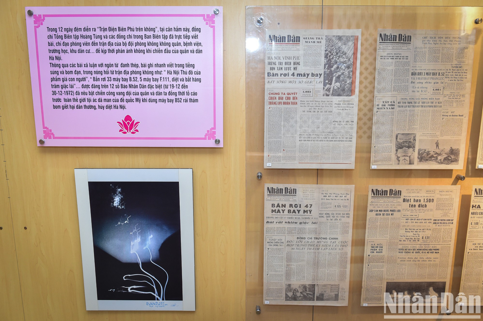 También allí nacieron textos inmortales, incluso el término con que se alude a aquellos 12 feroces días y noches: Hanói-Dien Bien Phu en el aire. Hasta la fecha sus ecos aún resuenan, evocando una época gloriosa del país. También allí nacieron textos inmortales, incluso el término con que se alude a aquellos 12 feroces días y noches: Hanói-Dien Bien Phu en el aire. Hasta la fecha sus ecos aún resuenan, evocando una época gloriosa del país.
