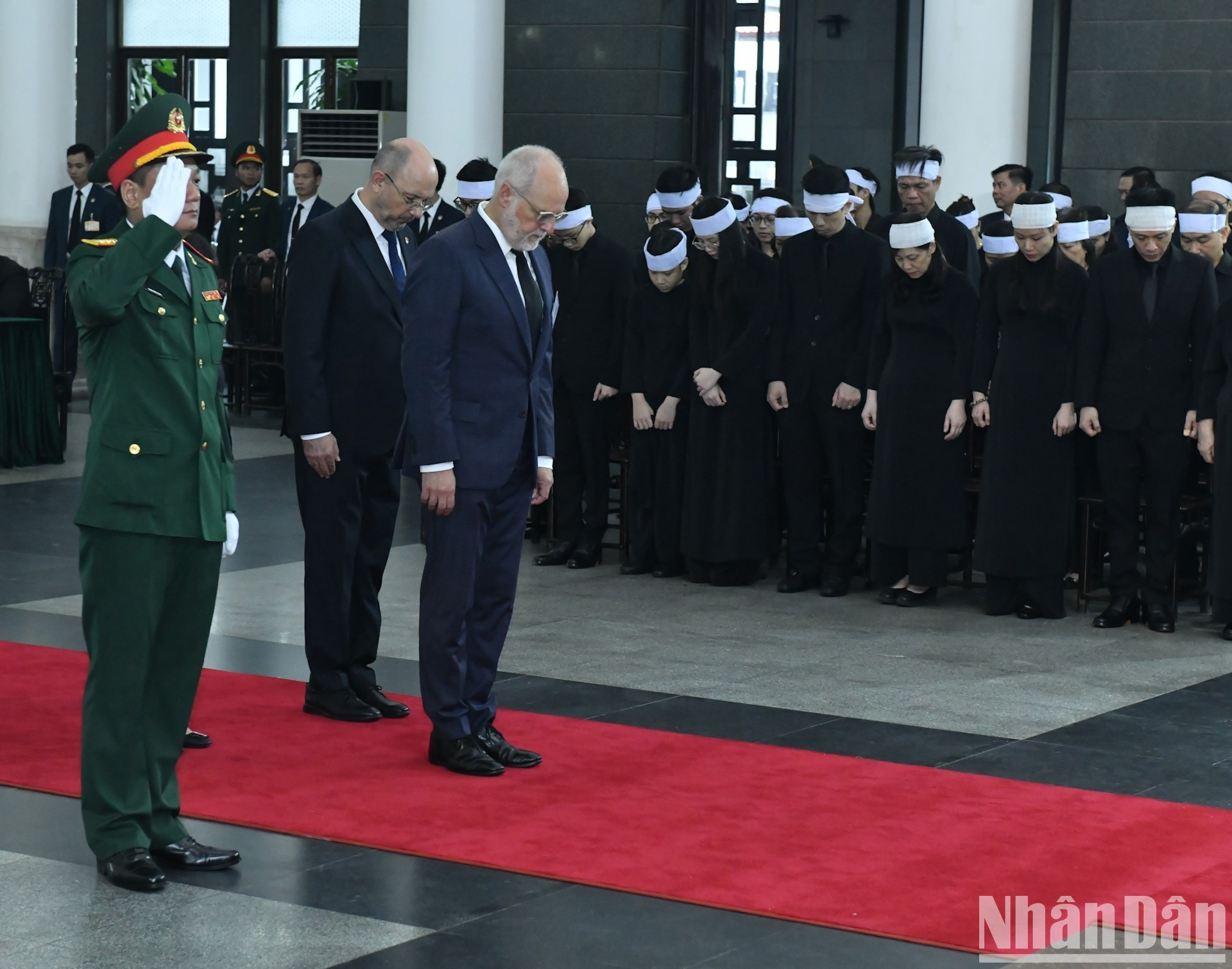 La delegación de Suiza, encabezada por Alexandre Fasel, secretario de Estado encargado de Asuntos Exteriores del Ministerio de Asuntos Exteriores. La delegación de Suiza, encabezada por Alexandre Fasel, secretario de Estado encargado de Asuntos Exteriores del Ministerio de Asuntos Exteriores.