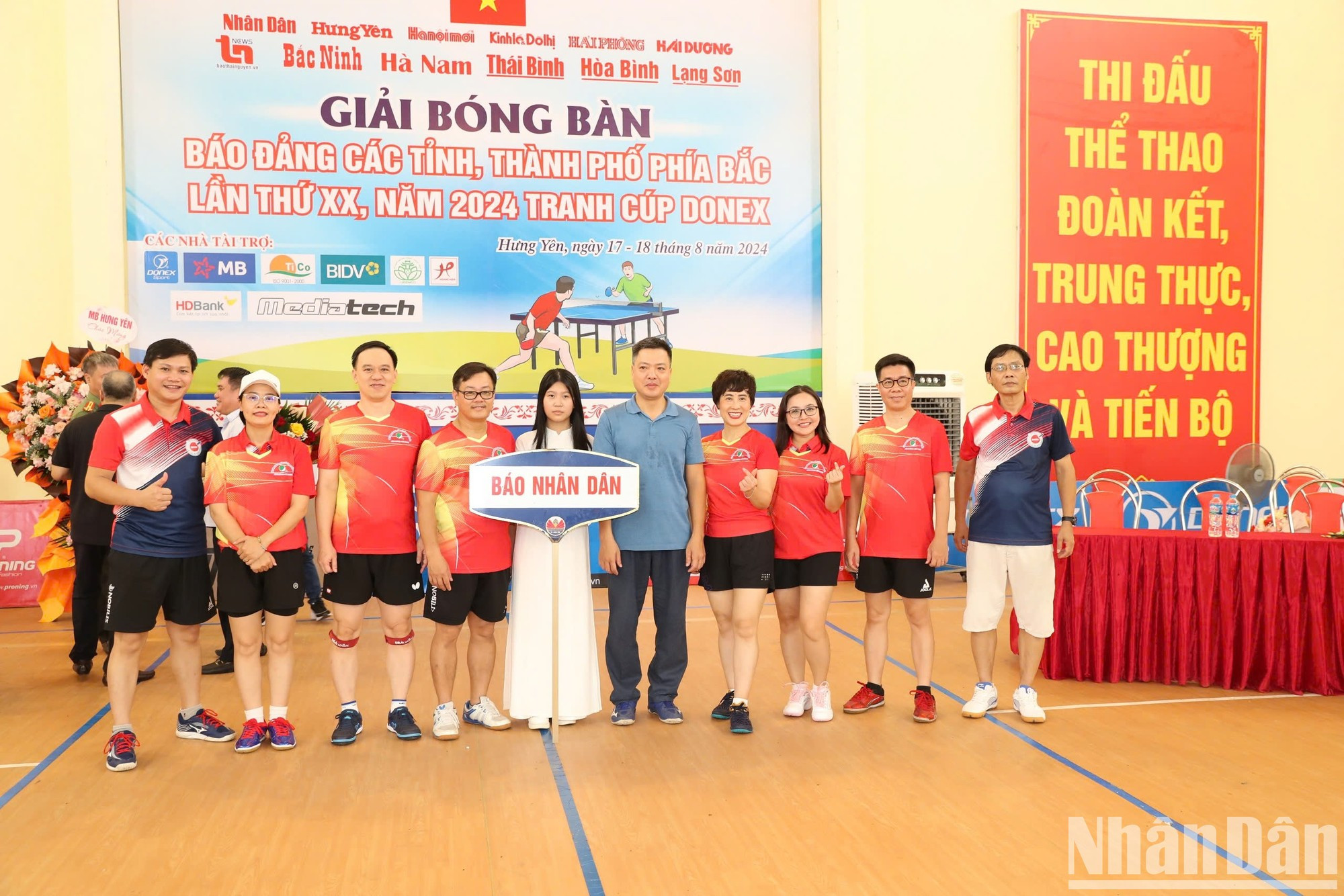 Los jugadores de la delegación de Nhan Dan. Los jugadores de la delegación de Nhan Dan.