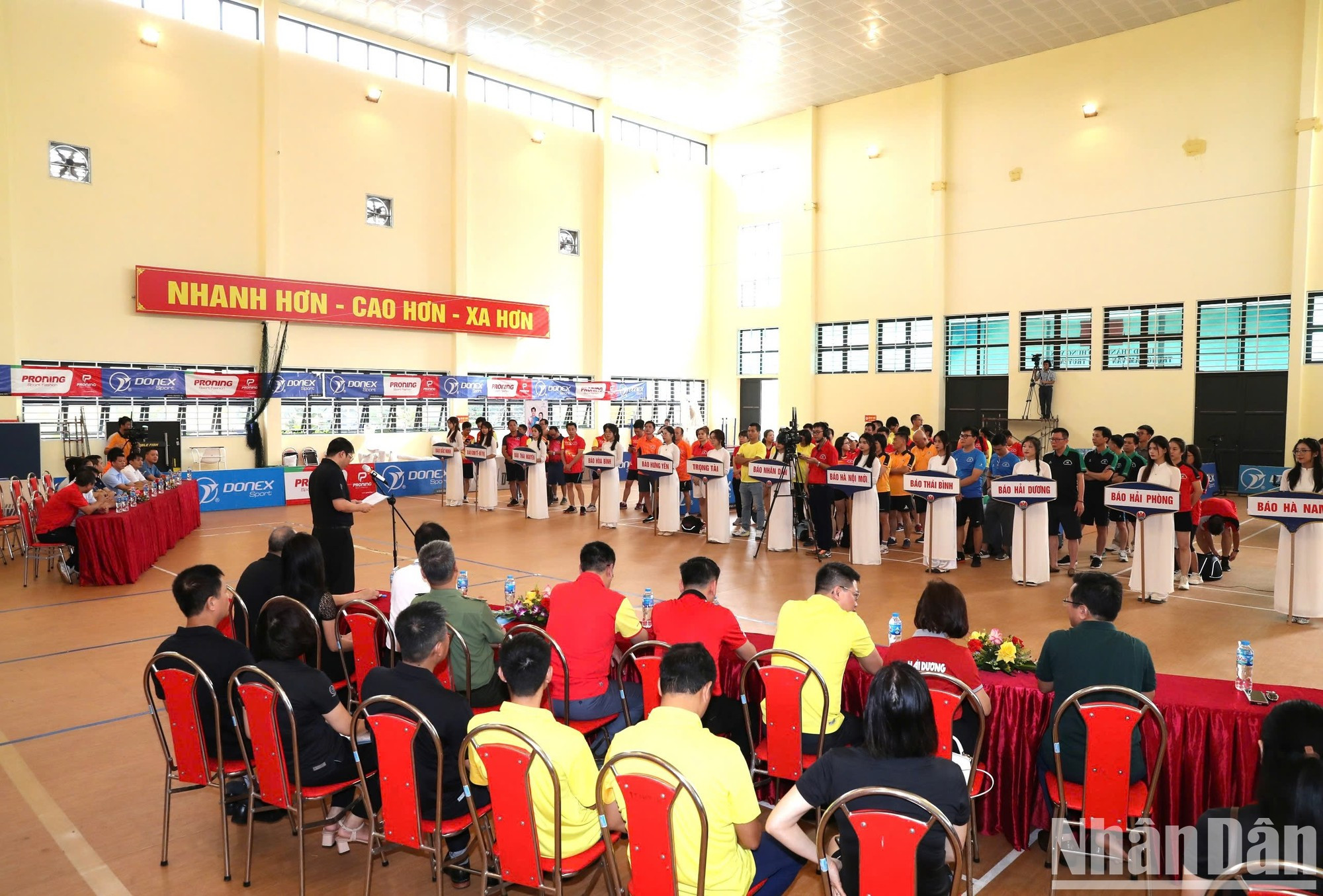 La cita contribuye a estrechar los nexos y fortalecer el intercambio de experiencias profesionales entre los rotativos participantes, amén de elevar la calidad de entrenamiento físico de los trabajadores de esos medios e incentivar el movimiento de emulación por cumplir todas las tareas asignadas. La cita contribuye a estrechar los nexos y fortalecer el intercambio de experiencias profesionales entre los rotativos participantes, amén de elevar la calidad de entrenamiento físico de los trabajadores de esos medios e incentivar el movimiento de emulación por cumplir todas las tareas asignadas.