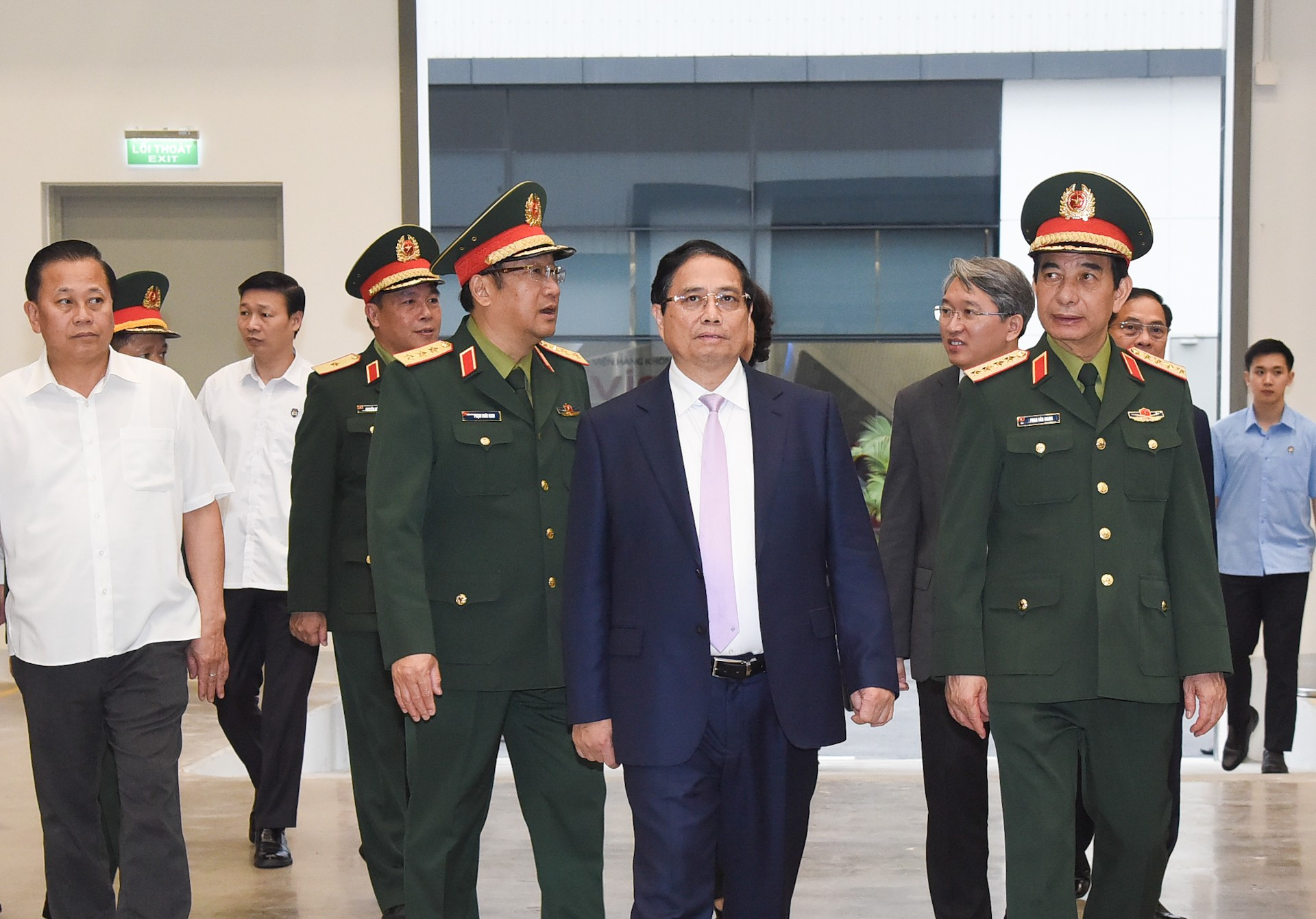 El jefe de Gobierno llega a la sede de Viettel. El jefe de Gobierno llega a la sede de Viettel.