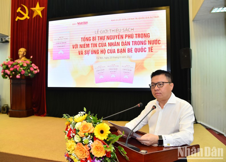 El compañero Le Quoc Minh pronuncia un discurso.
