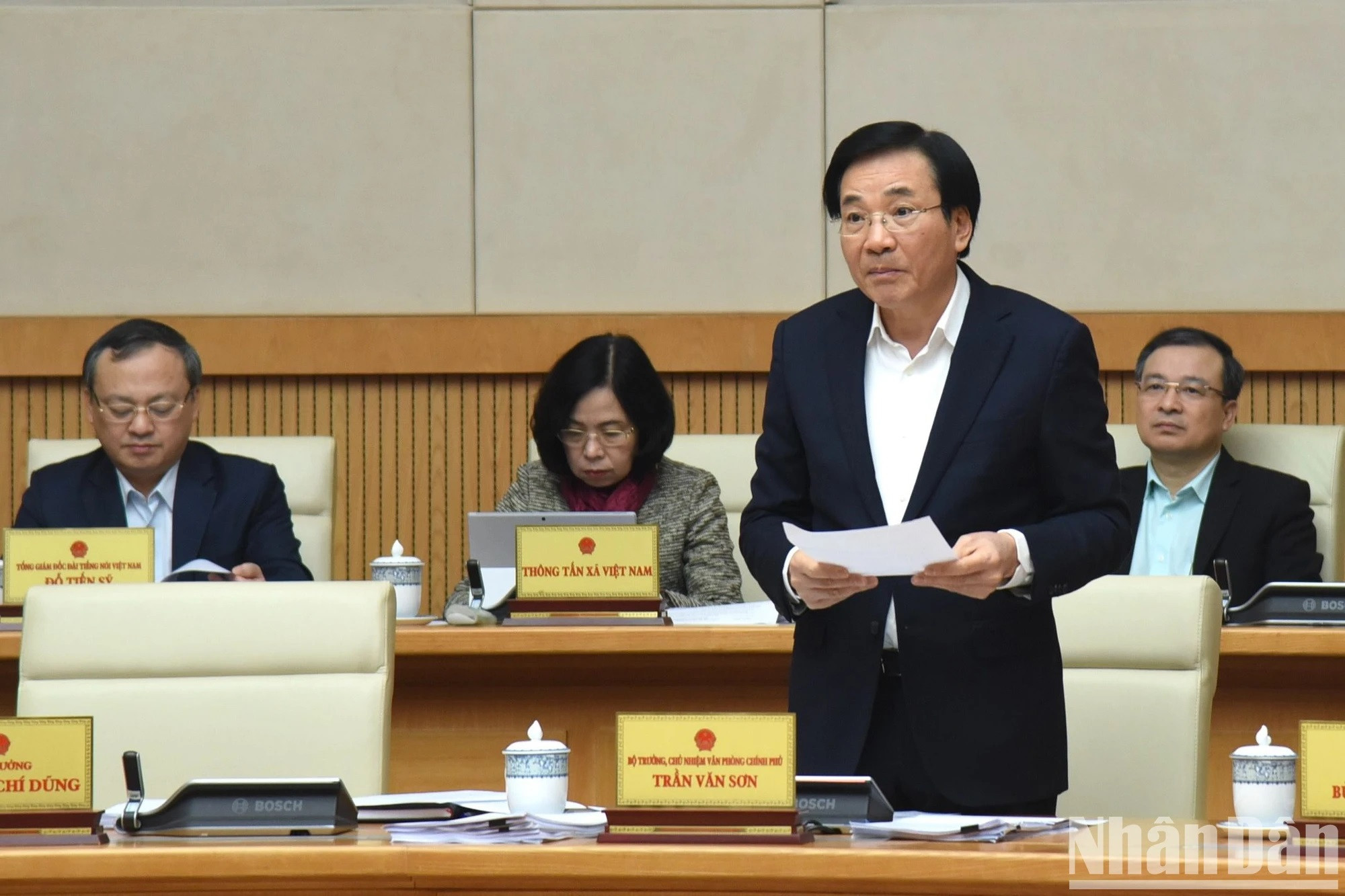 El ministro-jefe de la Oficina Gubernamental, Tran Van Son.