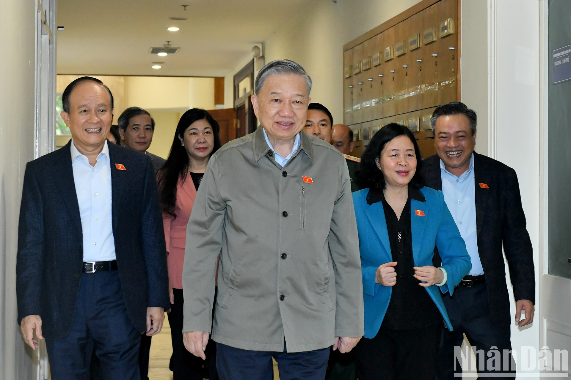 El secretario general del PCV, To Lam, y delegados a la reunión. El secretario general del PCV, To Lam, y delegados a la reunión.