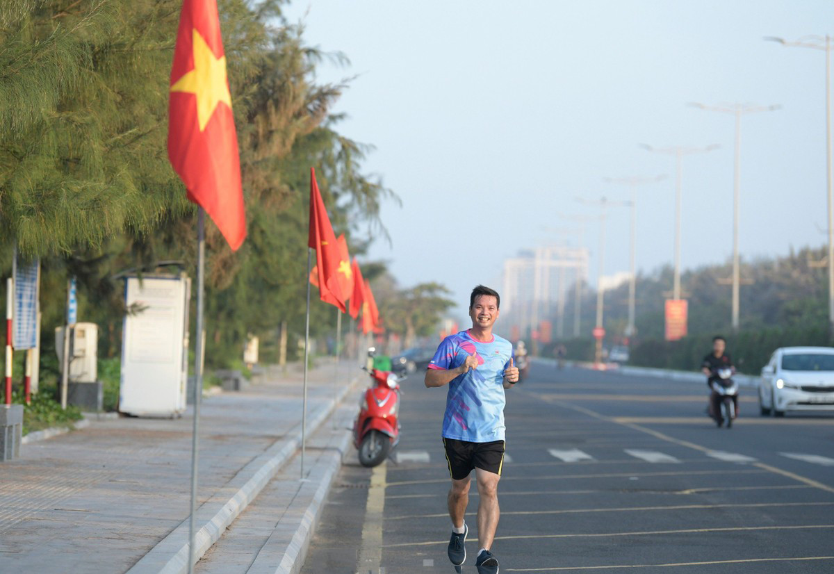 Los atletas concuerdan en que la presencia de la bandera nacional eleva su moral, fuerza y aspiración a ganar. Los atletas concuerdan en que la presencia de la bandera nacional eleva su moral, fuerza y aspiración a ganar.