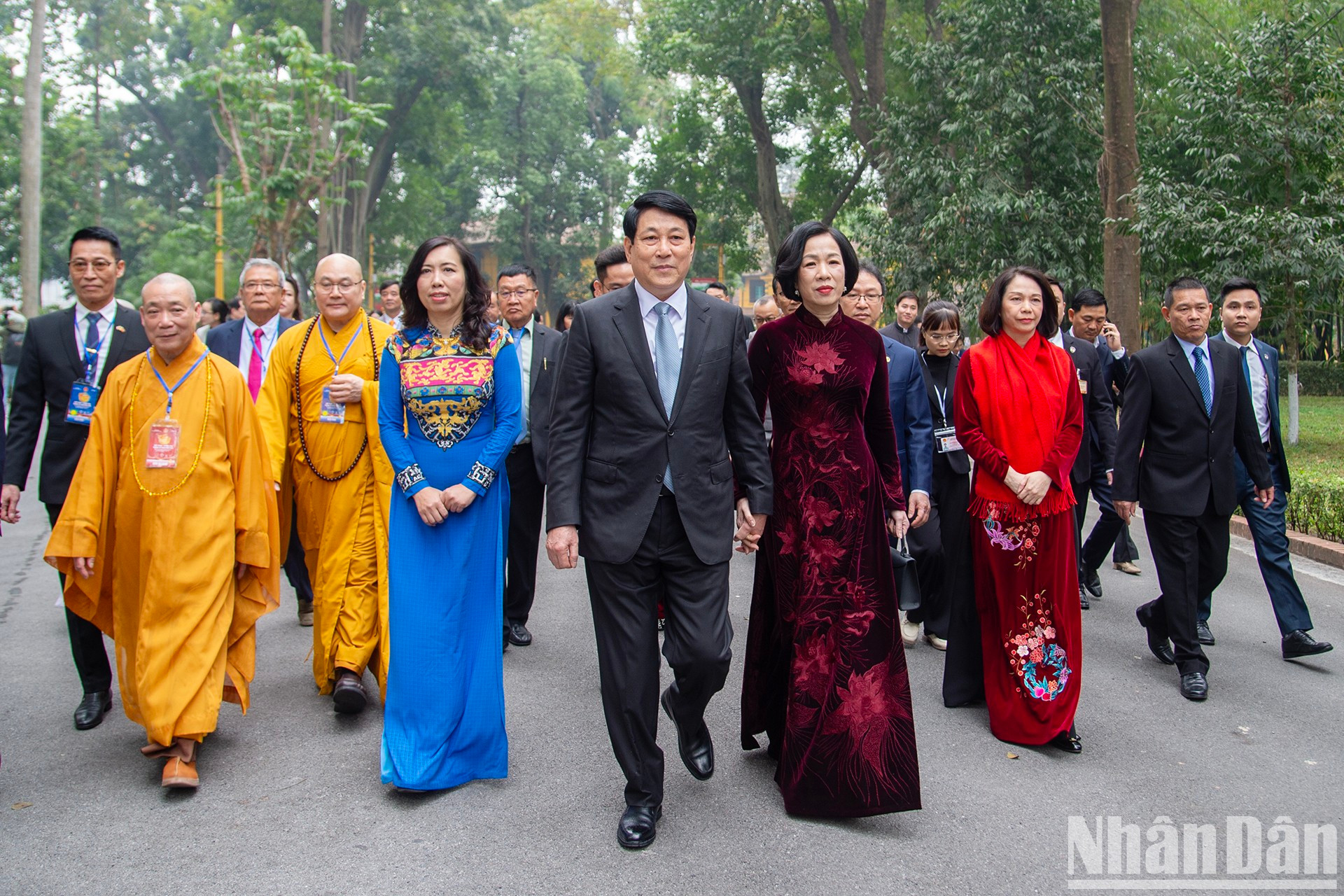 La delegación en la Zona de Reliquias dedicadas al Presidente Ho Chi Minh en el Palacio Presidencial. La delegación en la Zona de Reliquias dedicadas al Presidente Ho Chi Minh en el Palacio Presidencial.