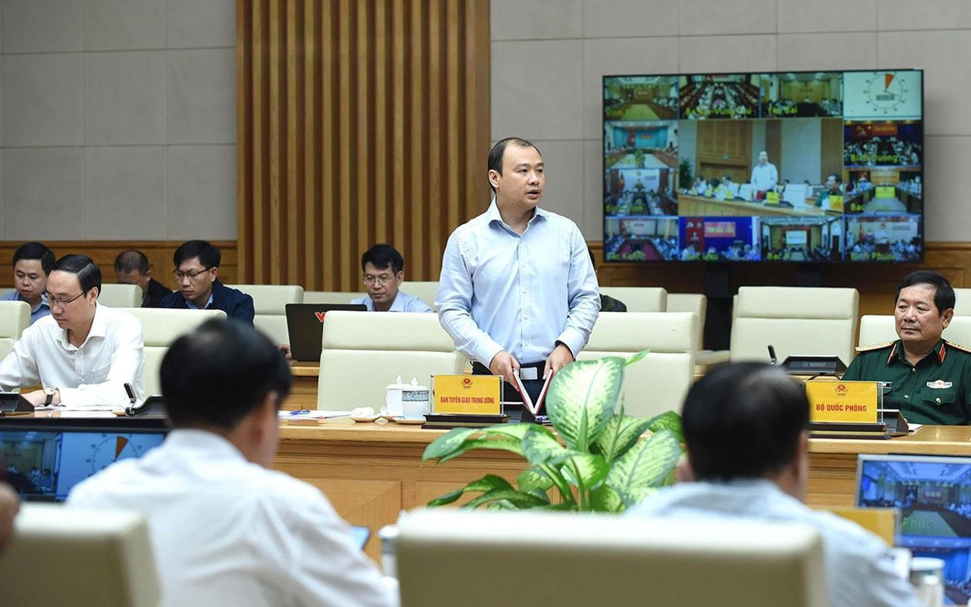 Le Hai Binh, subjefe de la Comisión de Comunicación y Educación del Comité Central del Partido. Le Hai Binh, subjefe de la Comisión de Comunicación y Educación del Comité Central del Partido.