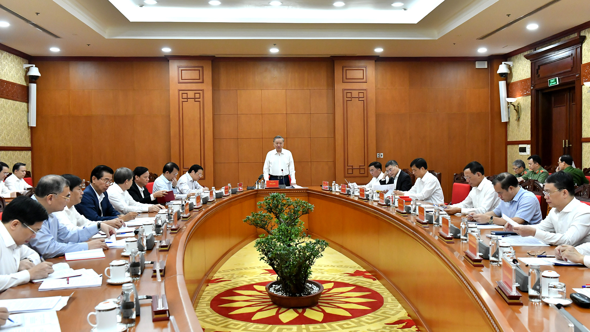 [Foto] Dirigente partidista de Vietnam preside reunión sobre lucha contra corrupción, despilfarro y negatividad