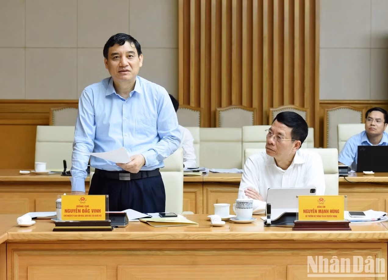 El jefe de la Comisión de Cultura y Educación de la Asamblea Nacional, Nguyen Dac Vinh.