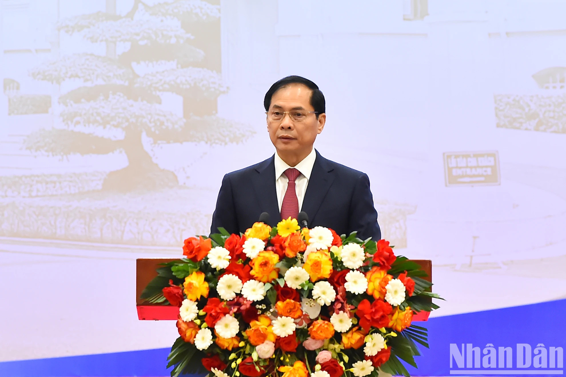 El ministro de Relaciones Exteriores, Bui Thanh Son, pronuncia el discurso inaugural. El ministro de Relaciones Exteriores, Bui Thanh Son, pronuncia el discurso inaugural.