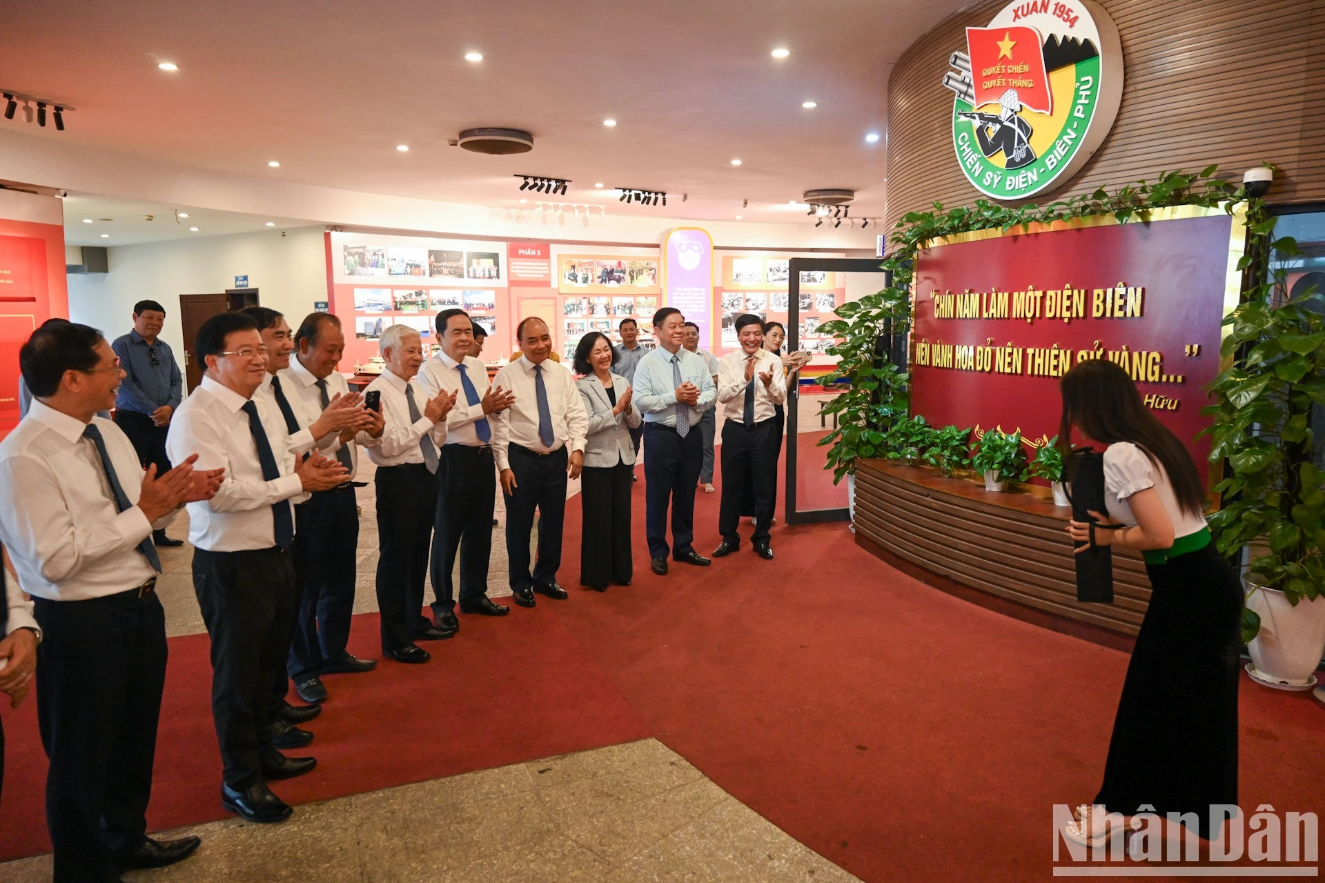 La delegación visita el Museo de la Victoria de Dien Bien Phu.