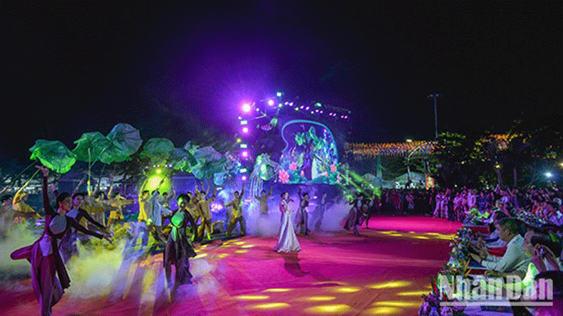 Esta primera edición del Festival del Loto de Hanói se dedica a presentar los productos OCOP de las provincias montañosas del Norte. Esta primera edición del Festival del Loto de Hanói se dedica a presentar los productos OCOP de las provincias montañosas del Norte.