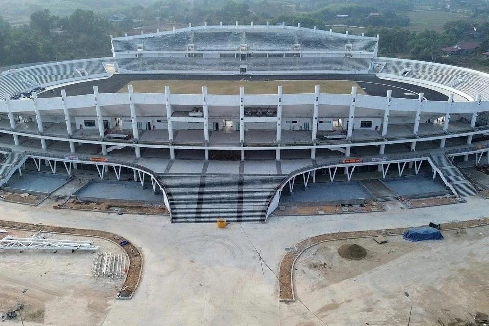 El estadio tiene tres niveles, con capacidad para 22 mil espectadores y techado en las gradas principales A y B. El estadio tiene tres niveles, con capacidad para 22 mil espectadores y techado en las gradas principales A y B.
