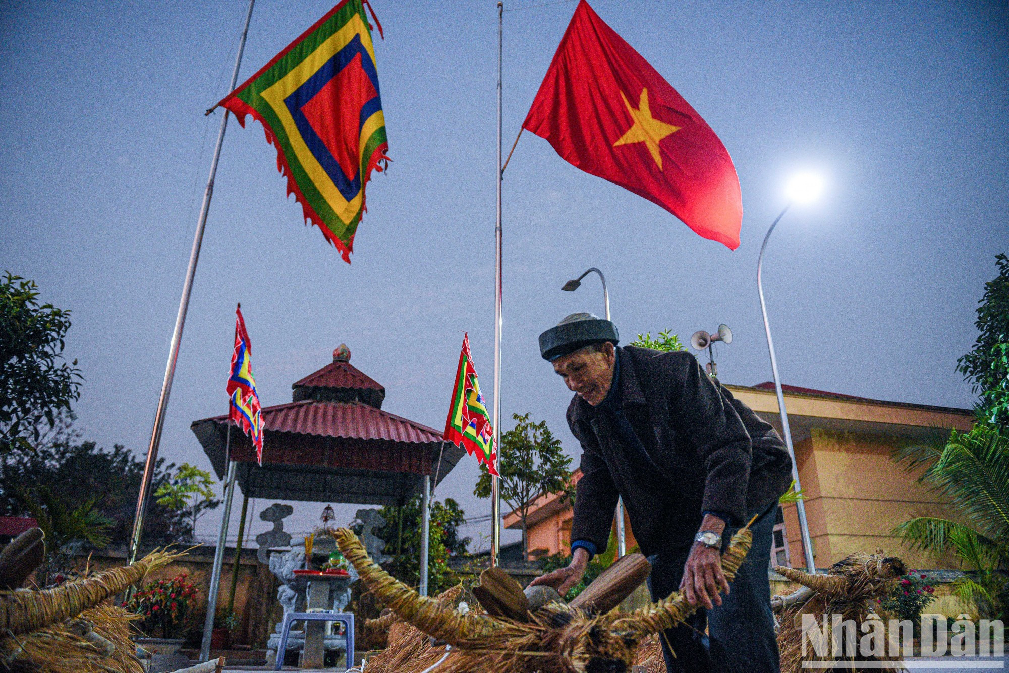 Los preparativos para el festival son cubiertos desde temprano por lugareños de mayor edad y prestigio.