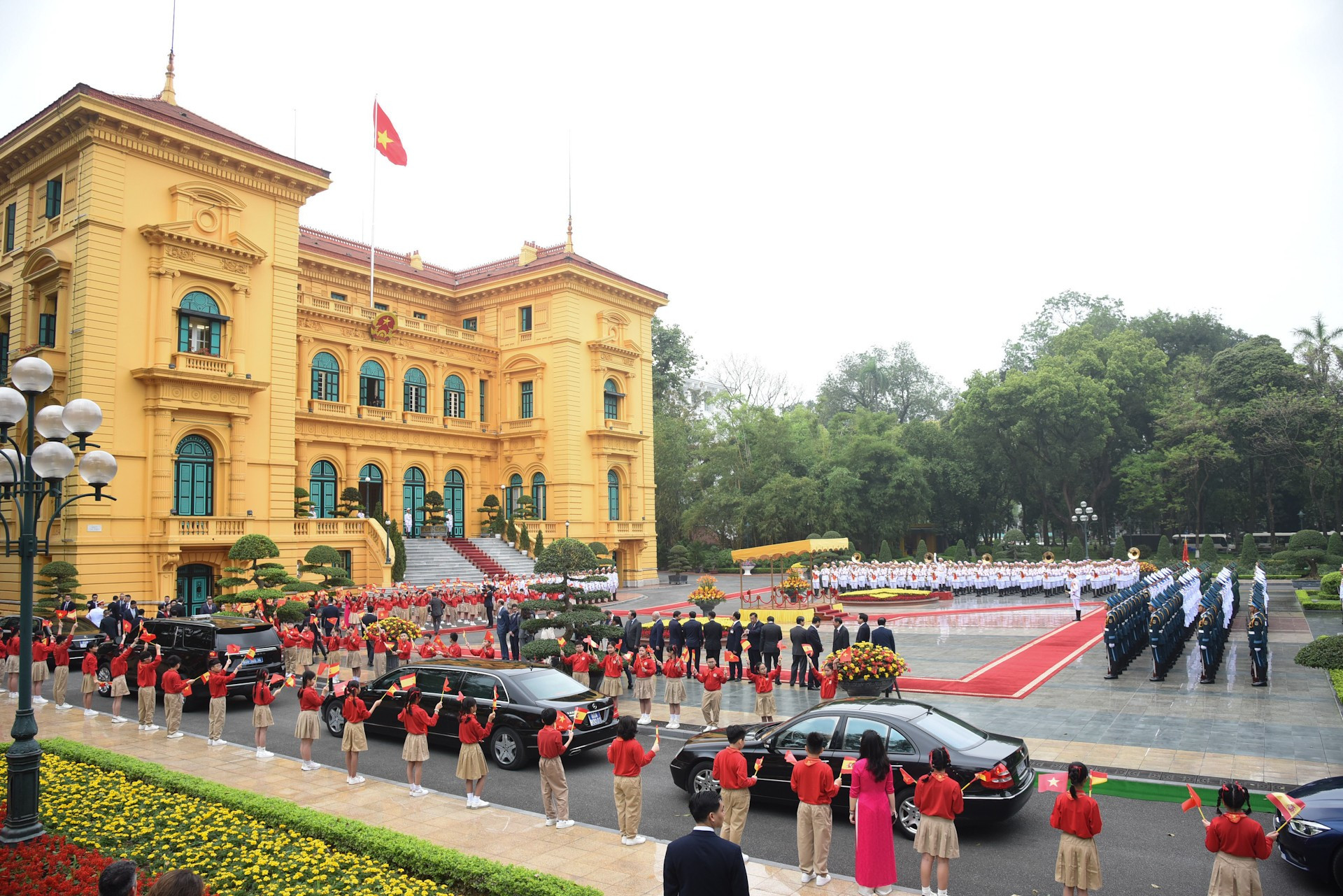 Panorama de la ceremonia, efectuada en el Palacio Presidencial, en Hanói.