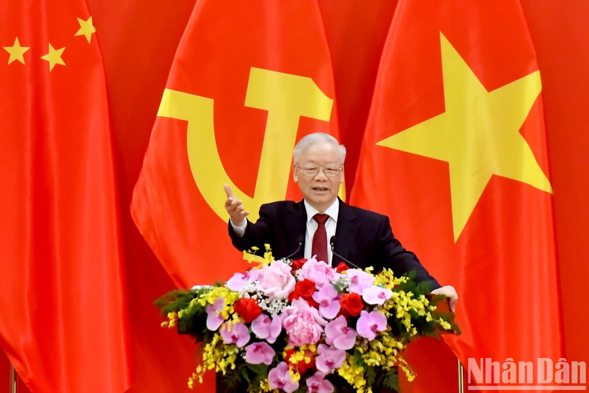 El secretario general del PCV da palabras. El secretario general del PCV da palabras.