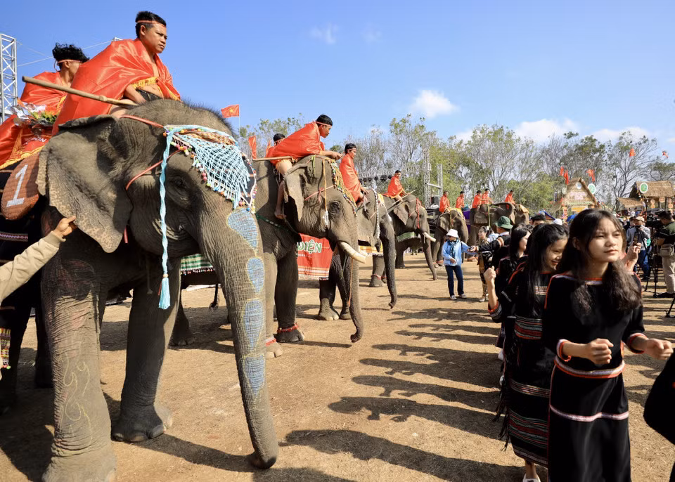 El Festival del Café de Buon Ma Thuot atrae anualmente a turistas nacionales e internacionales. El Festival del Café de Buon Ma Thuot atrae anualmente a turistas nacionales e internacionales.